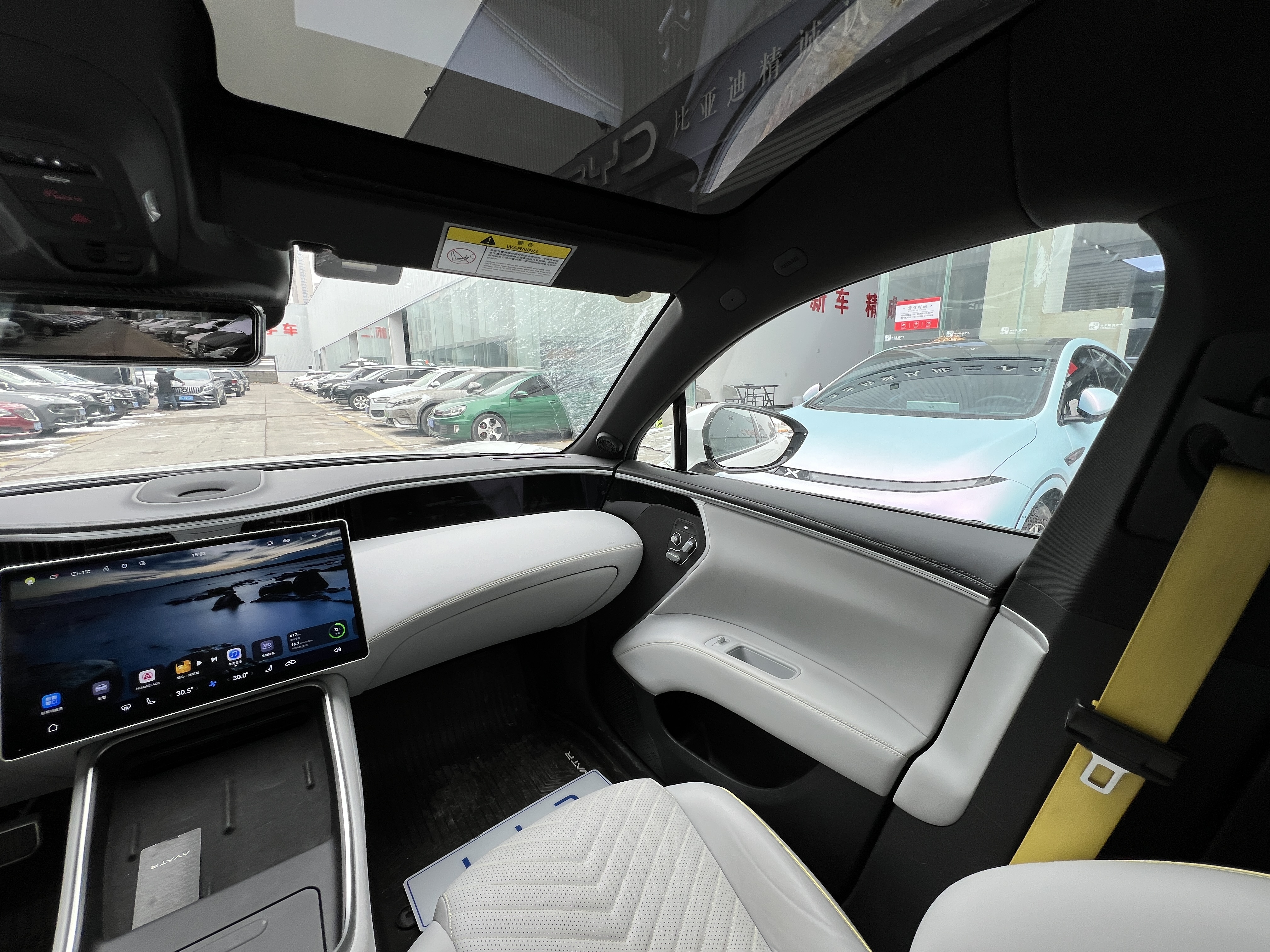 Avatr 11 2023 car image #15