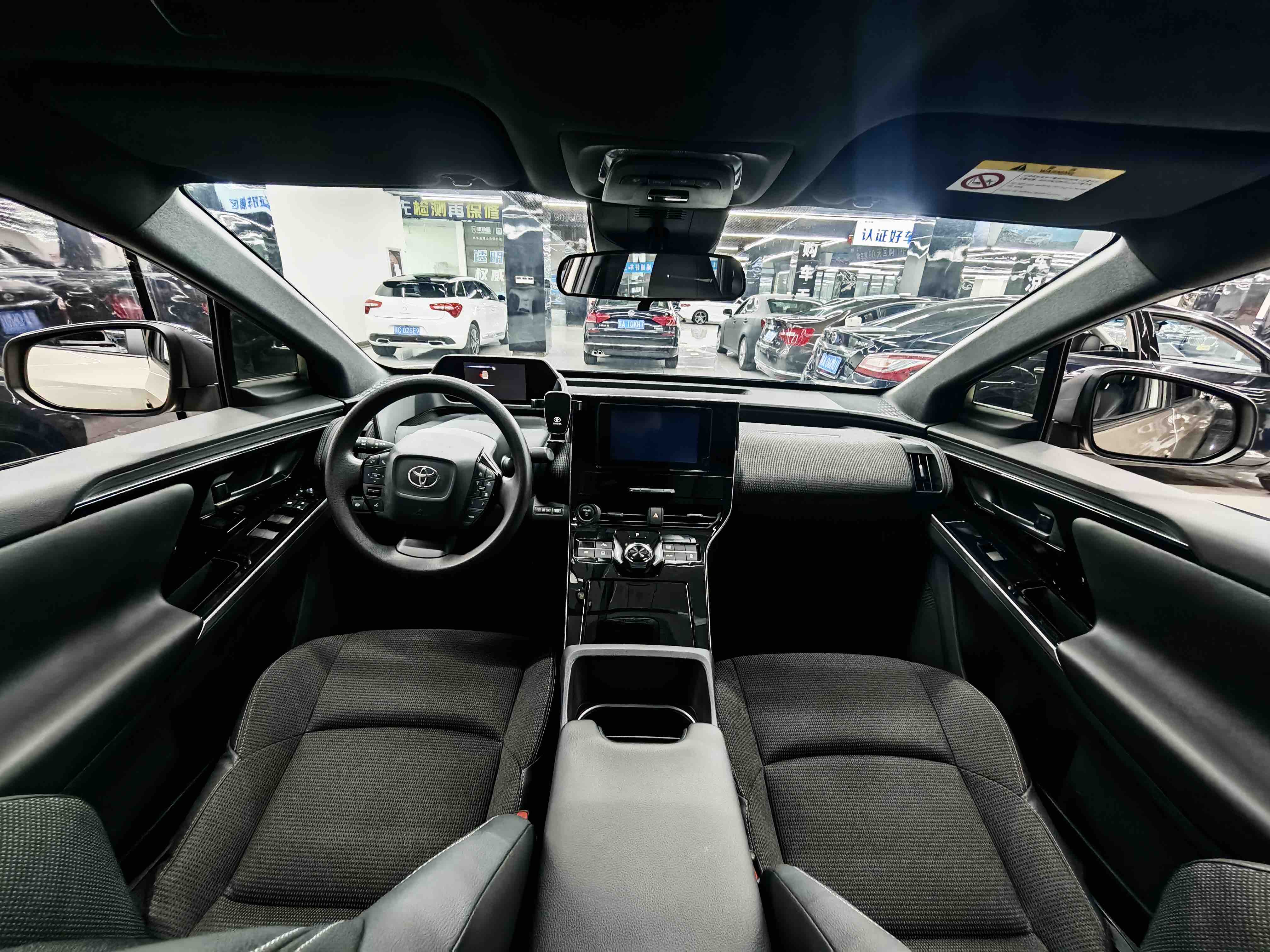 Toyota bZ4X 2022 immagine di auto #15