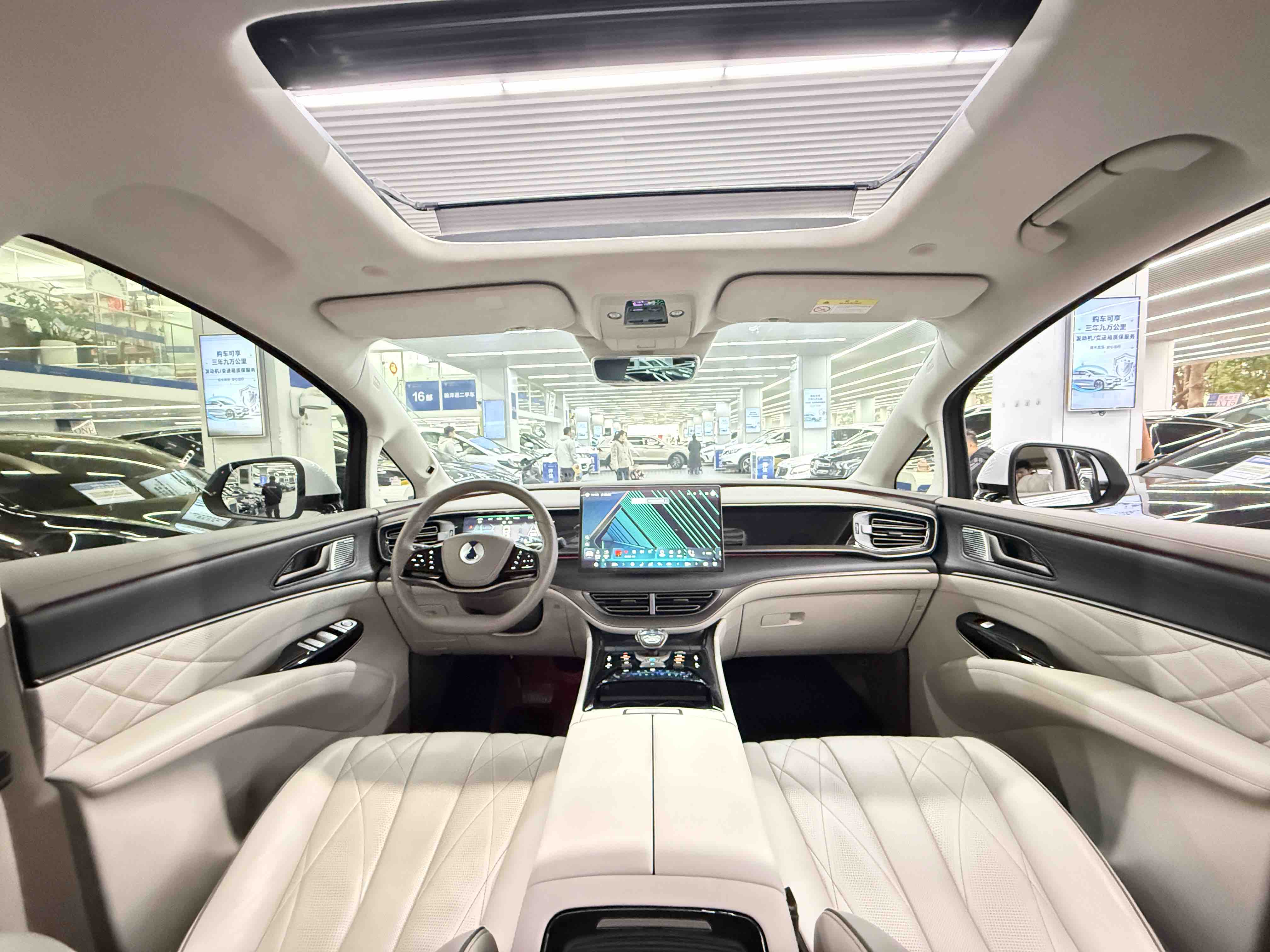 Denza D9 2023 car image #15