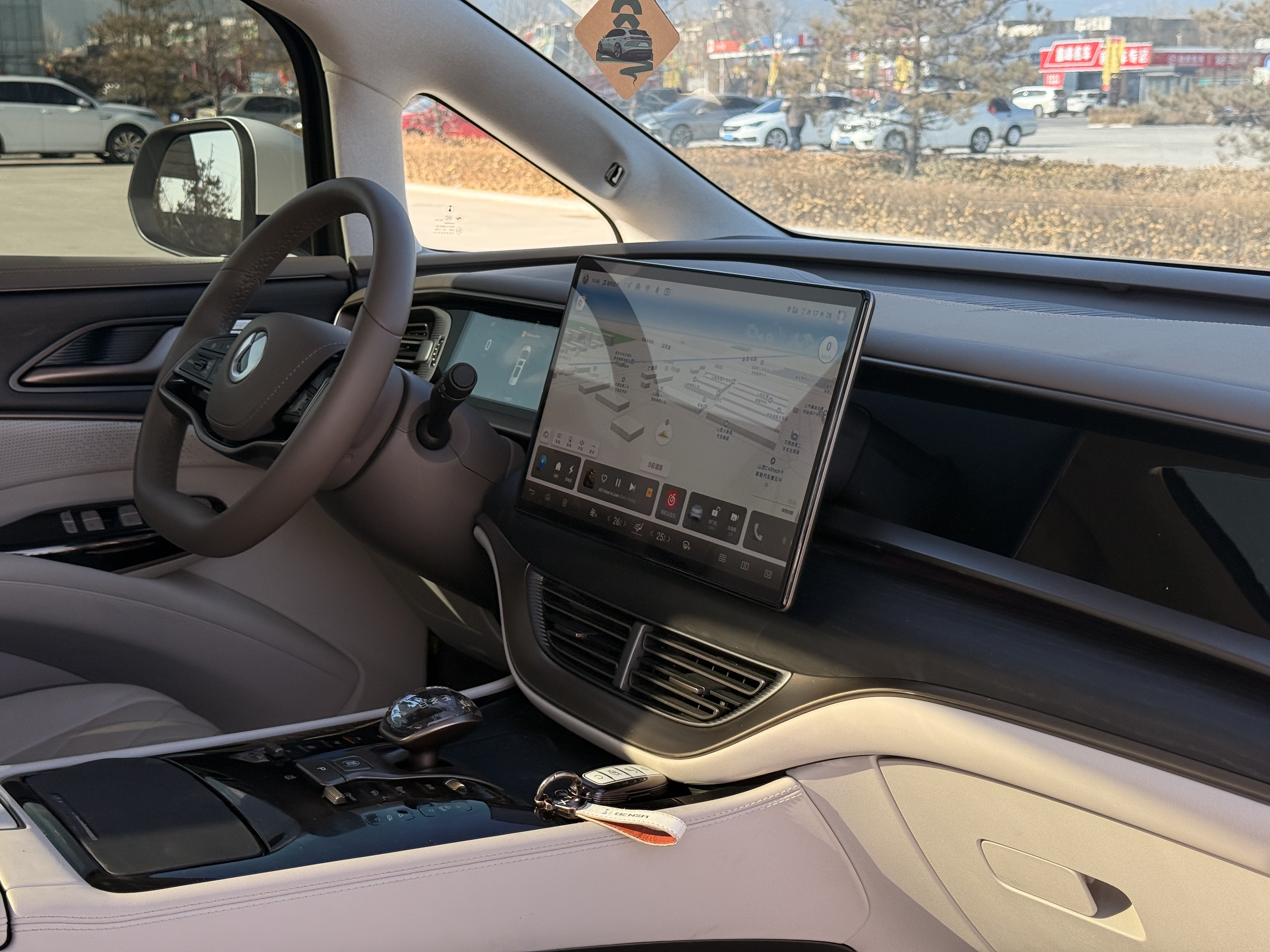 Denza D9 2024 car image #15