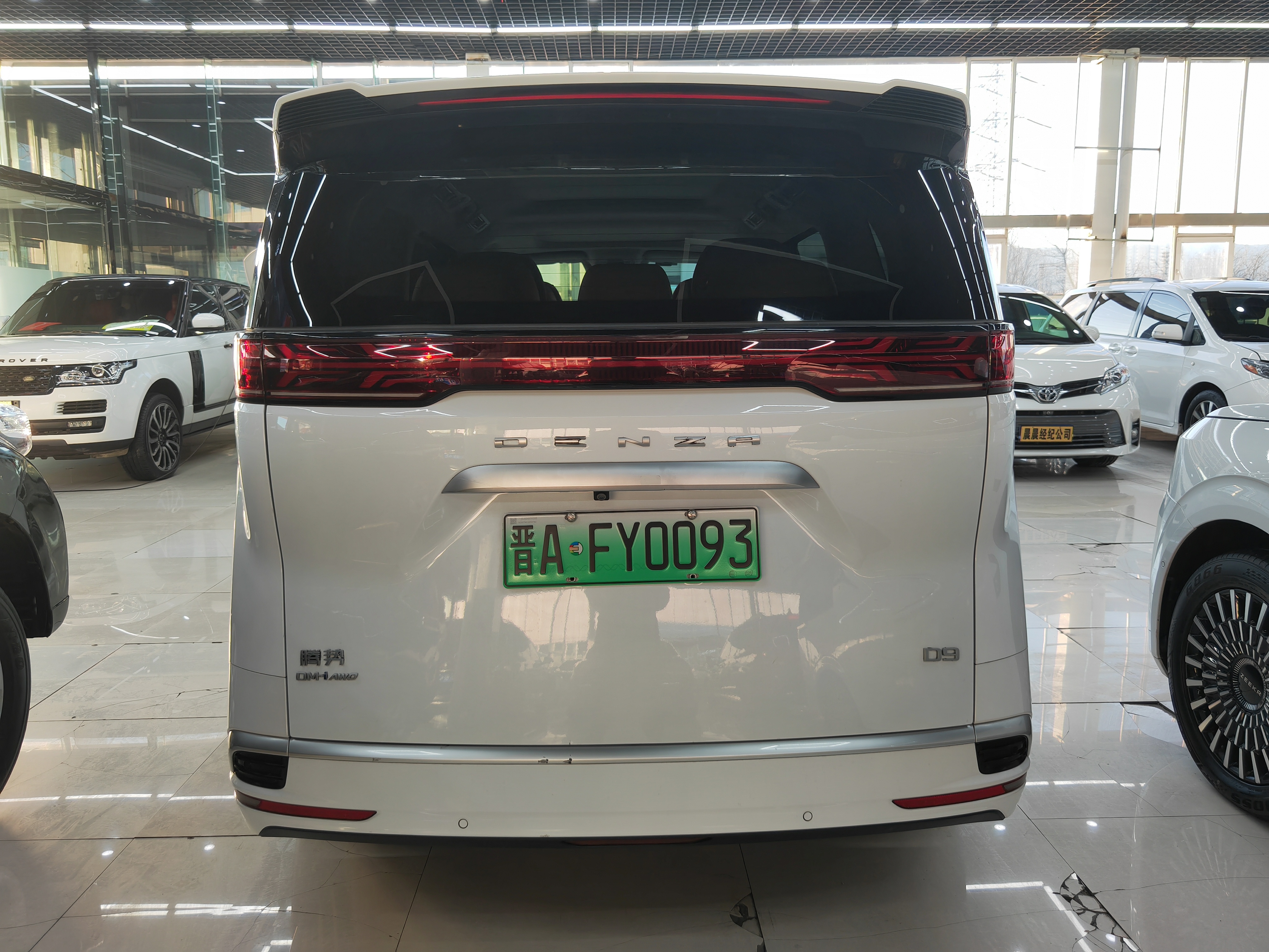 Denza D9 2023 صورة سيارة #15