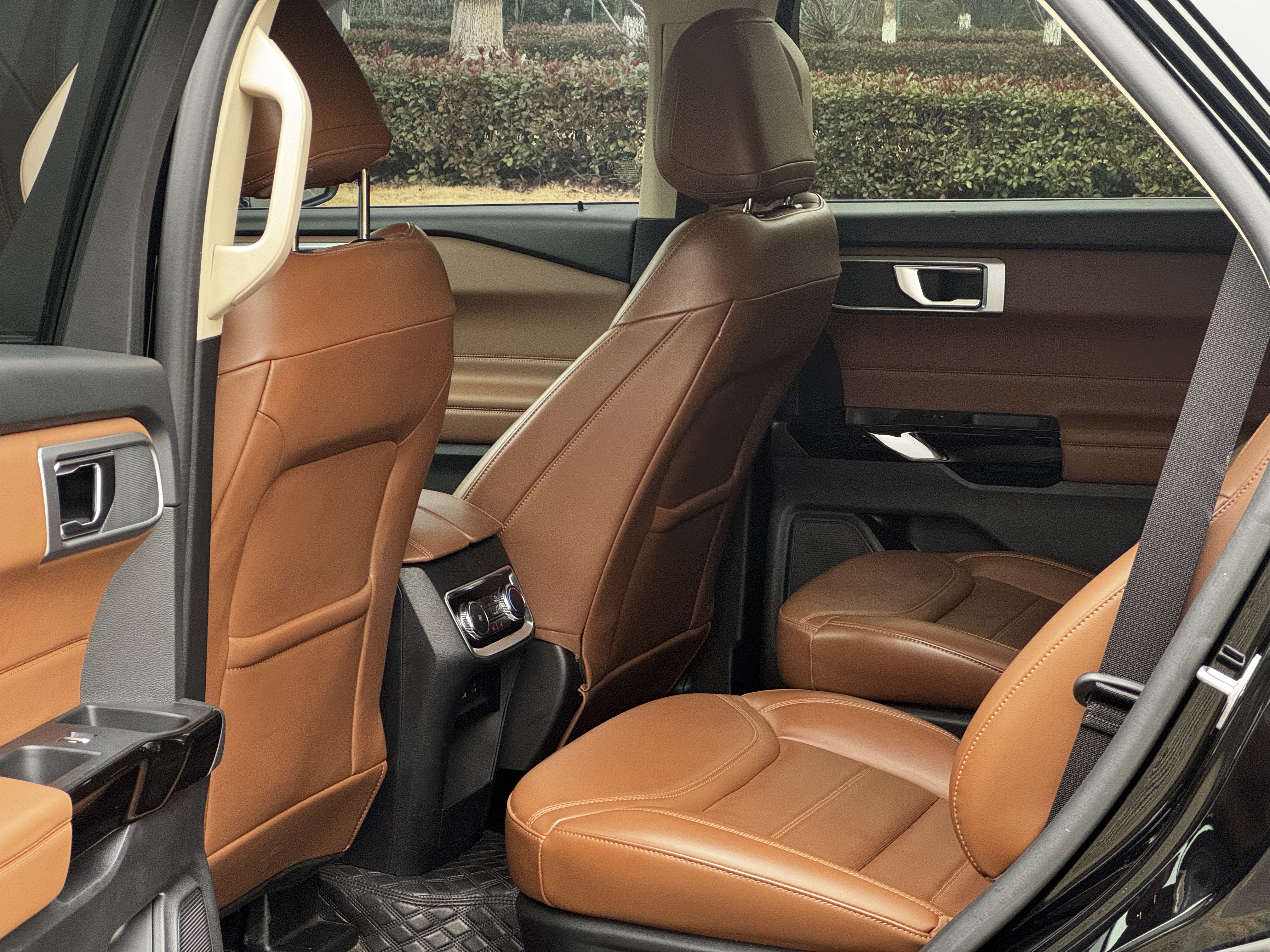 Ford Explorer 2024 صورة سيارة #15