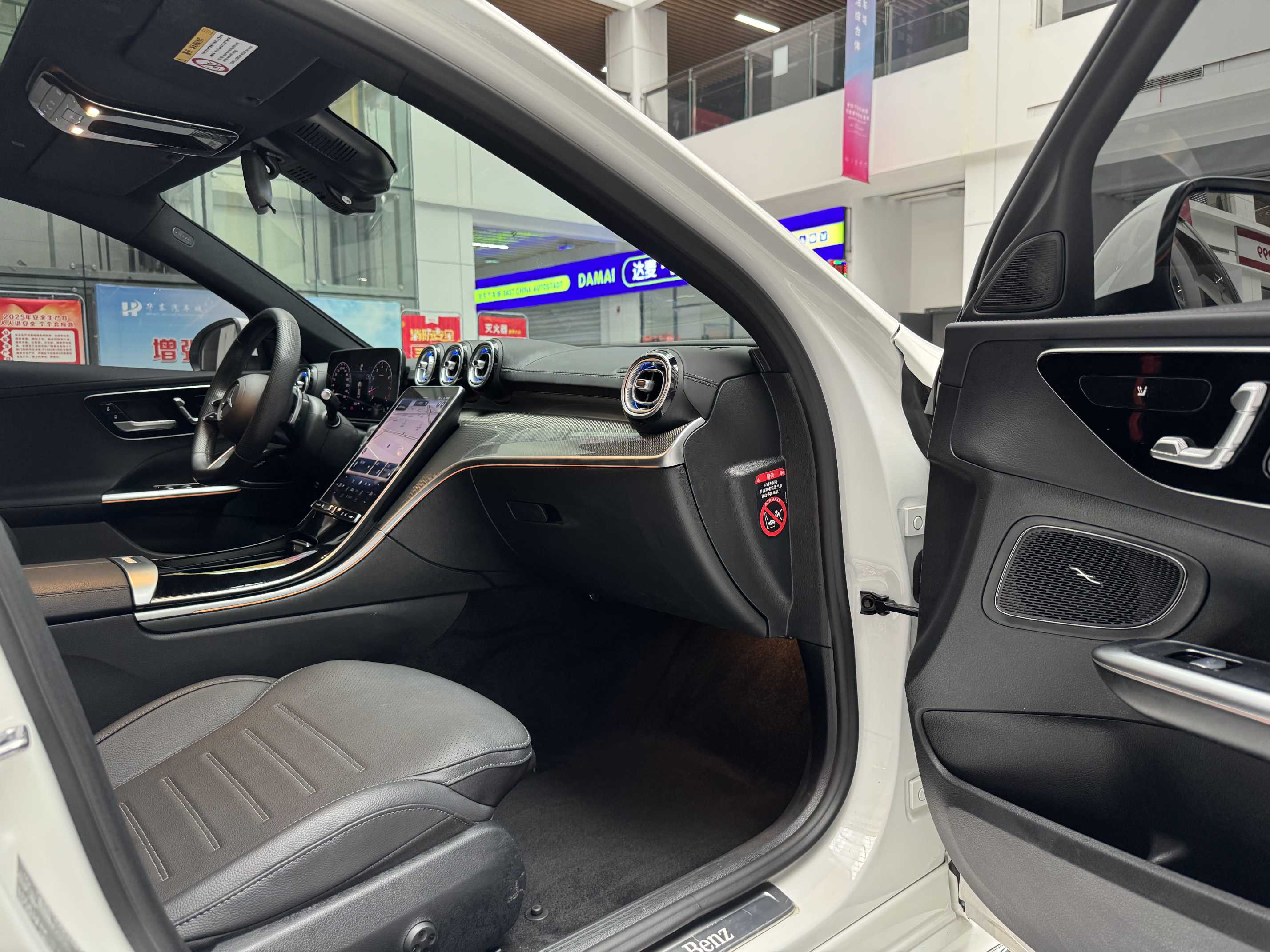 Mercedes-Benz C Class 2024 صورة سيارة #15