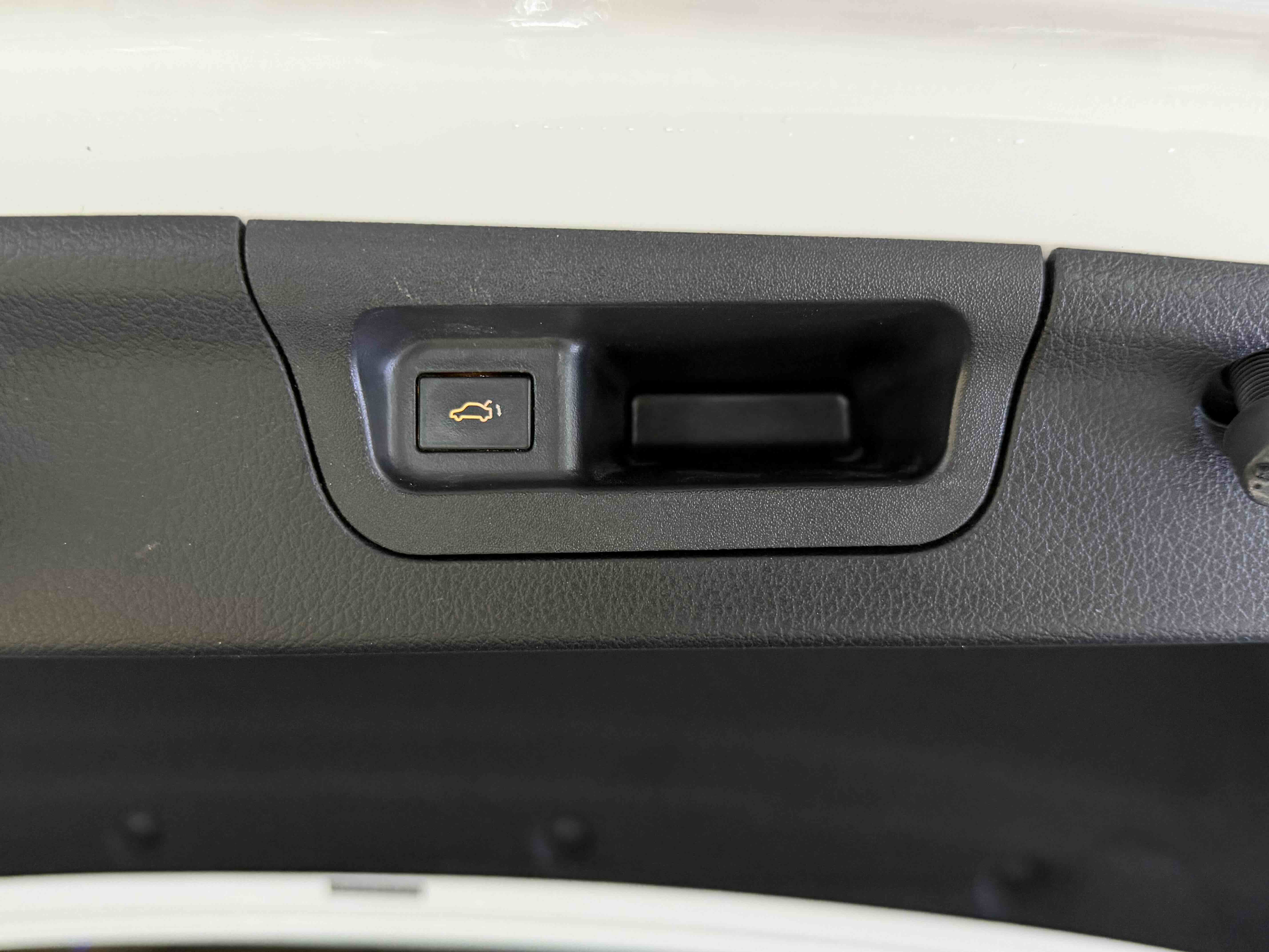 Mercedes-Benz C Class 2023 صورة سيارة #15