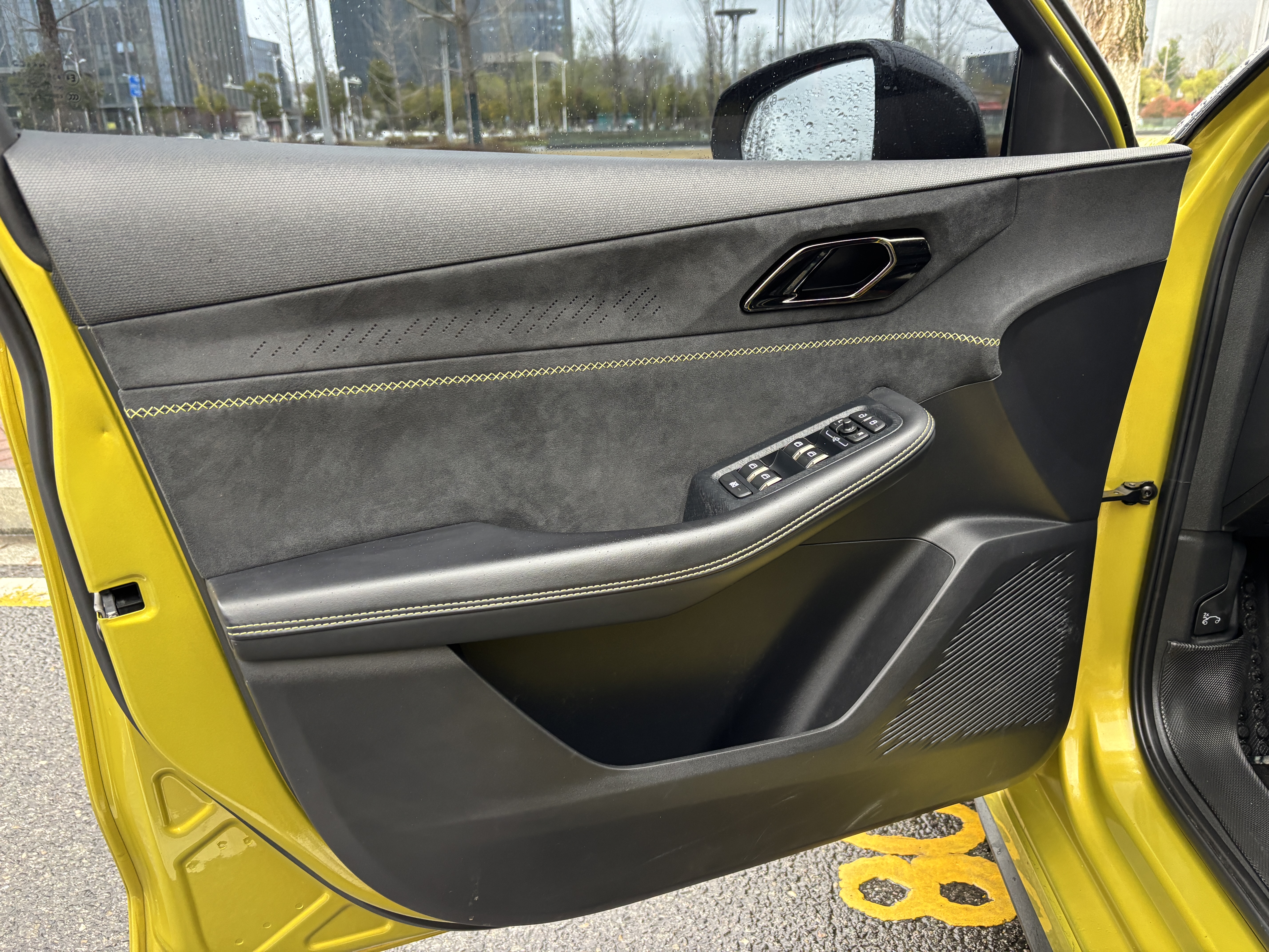 Lynk & Co 03 2023 car image #15