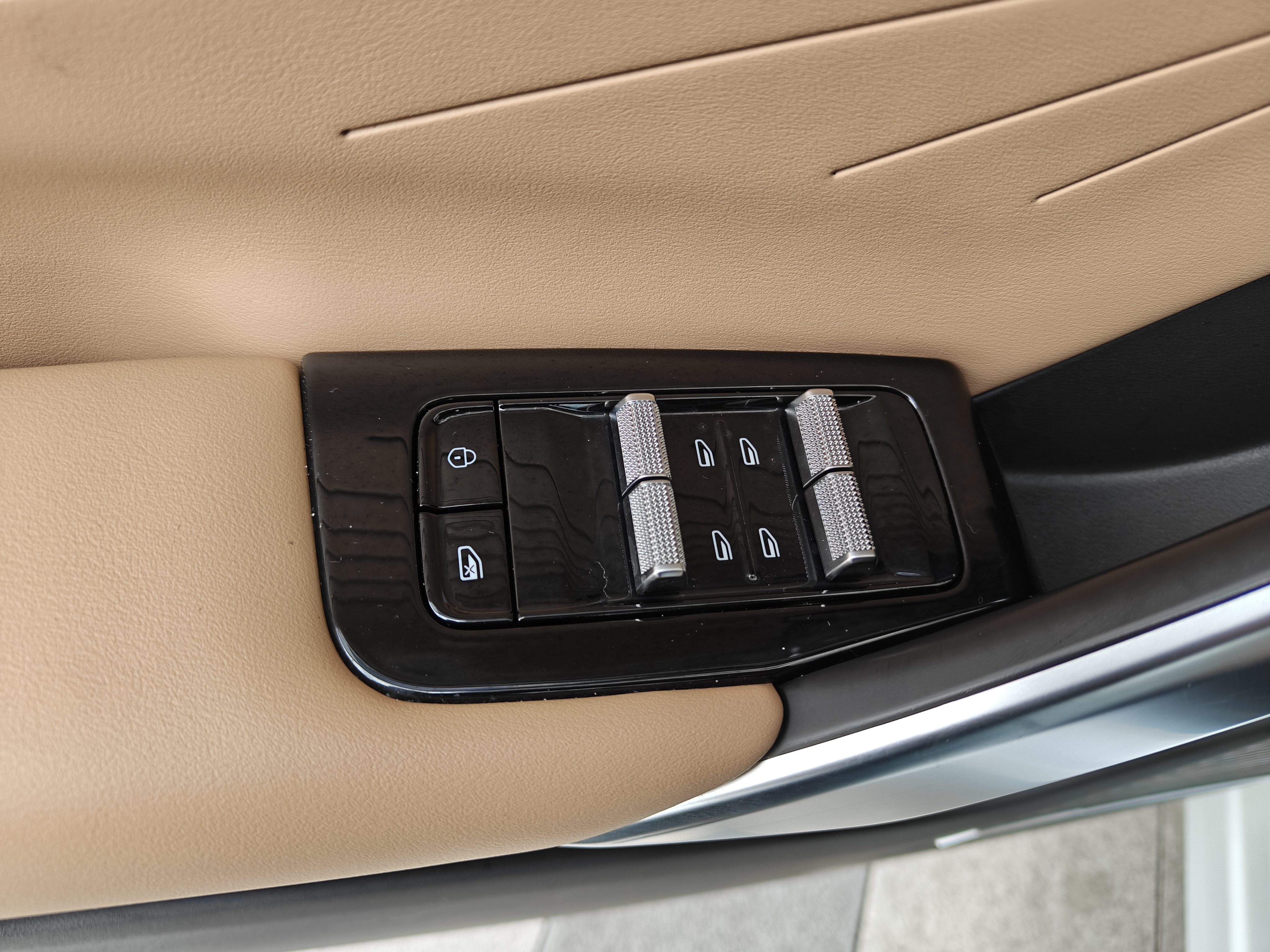 GEELY Boyue L 2023 car image #15