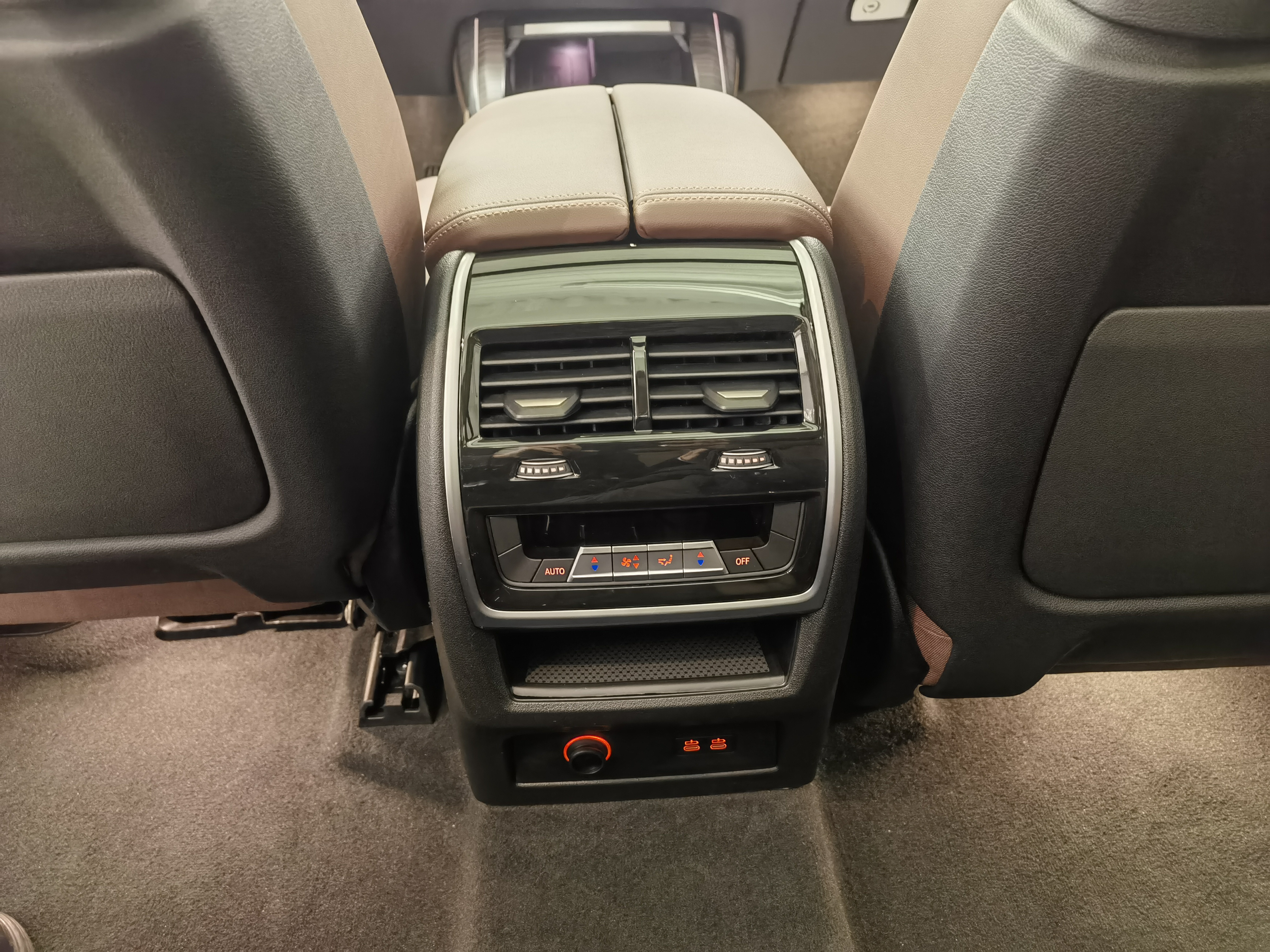 BMW X7 2024 car image #15