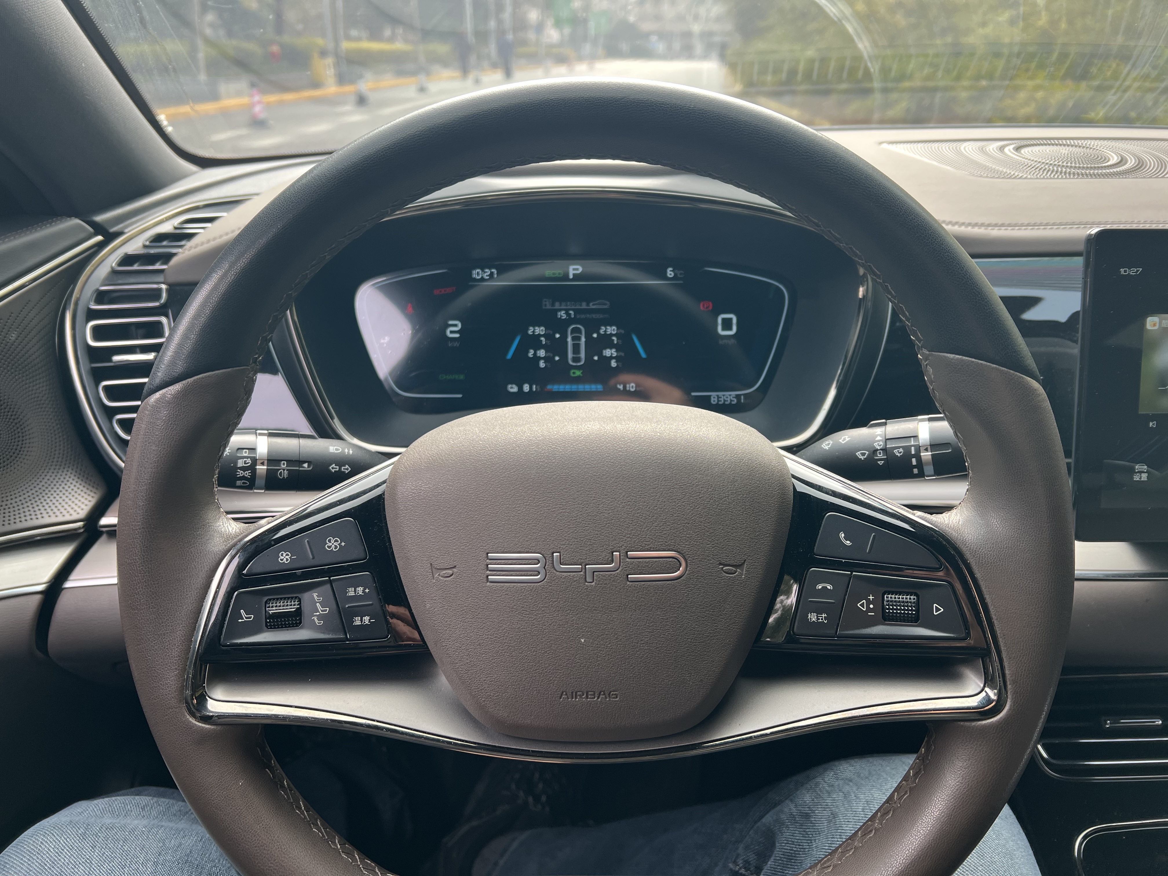 BYD e9 2022 car image #15