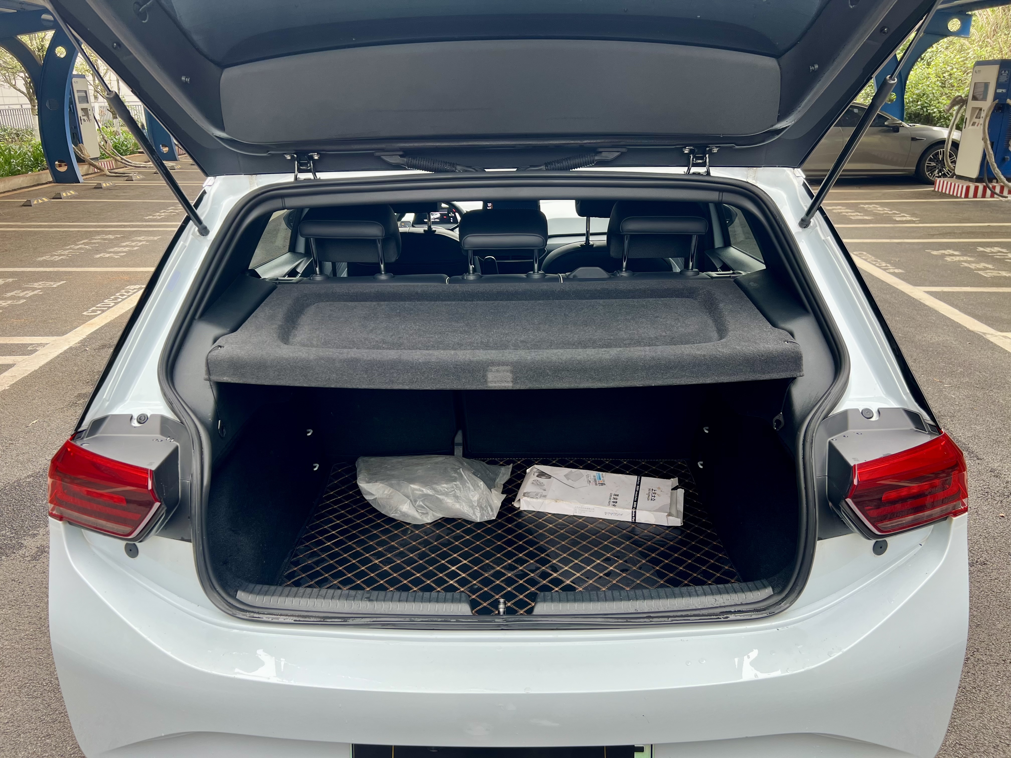 Volkswagen ID.3 2024 immagine di auto #15