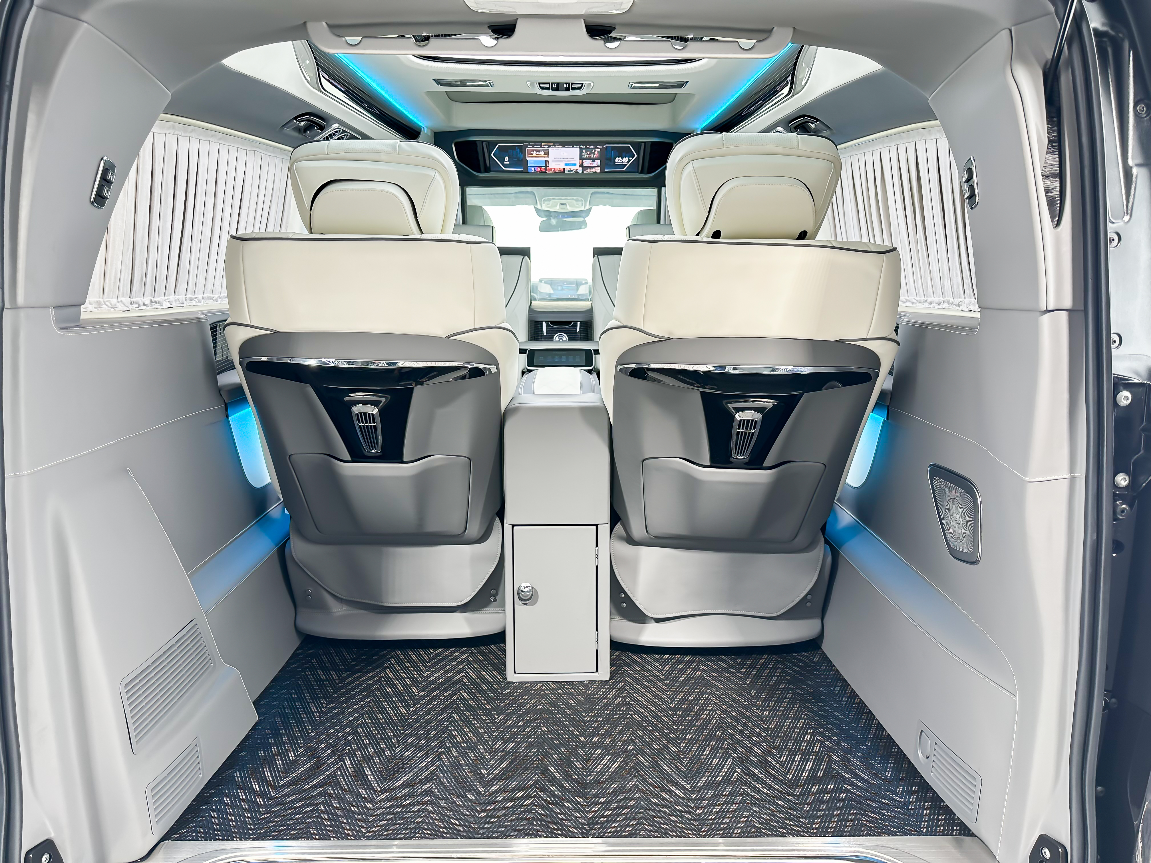 Mercedes-Benz V Class 2023 #15 Mercedes-Benz V Class 2023 car image #15