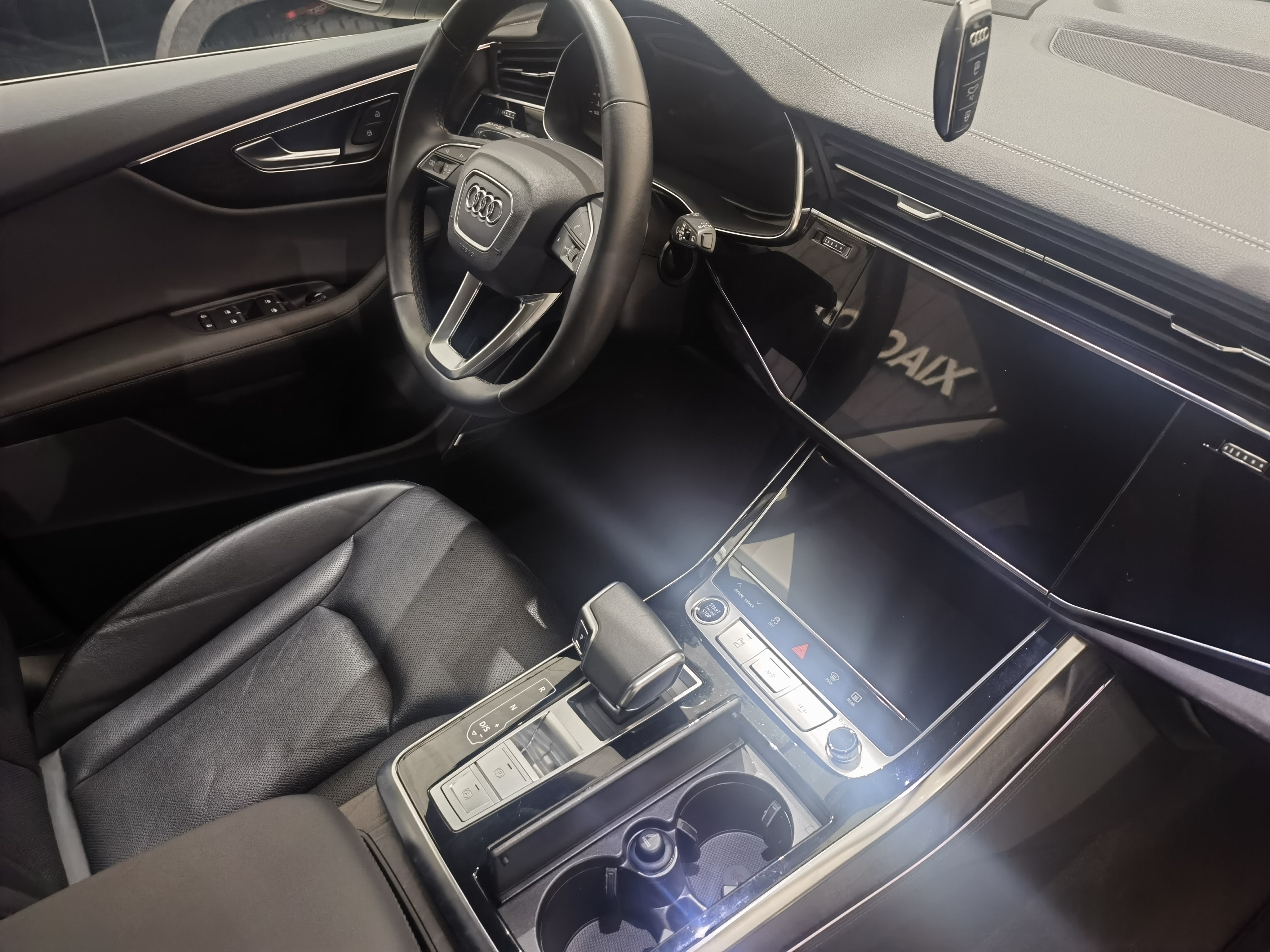 Audi Q8 2023 car image #15