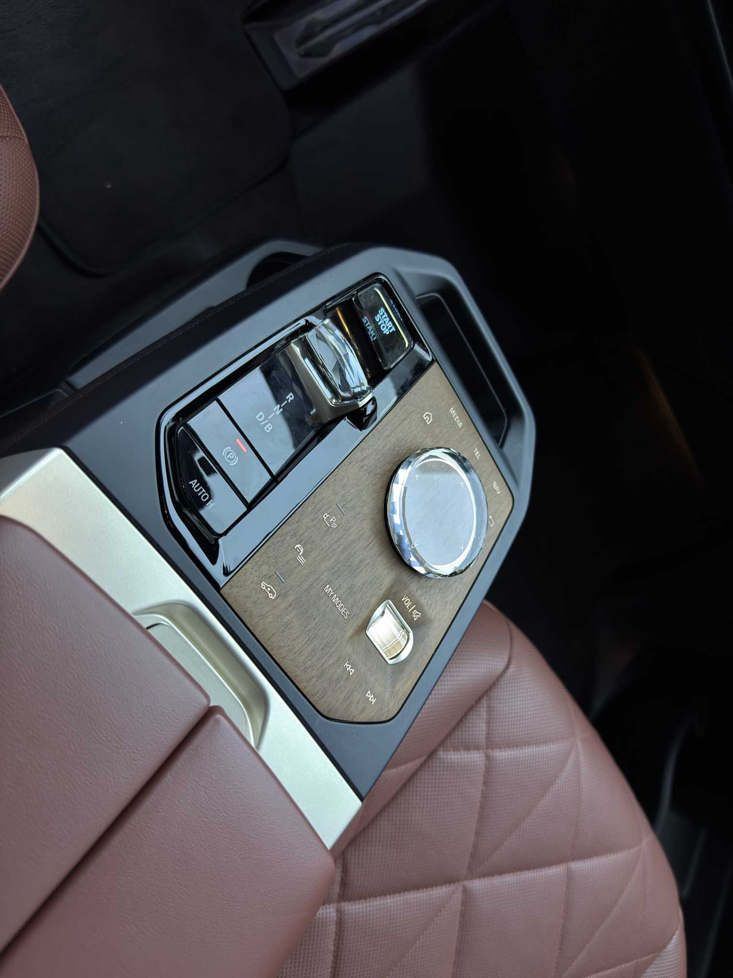 BMW iX M60 2025 #15 BMW iX M60 2025 car image #15