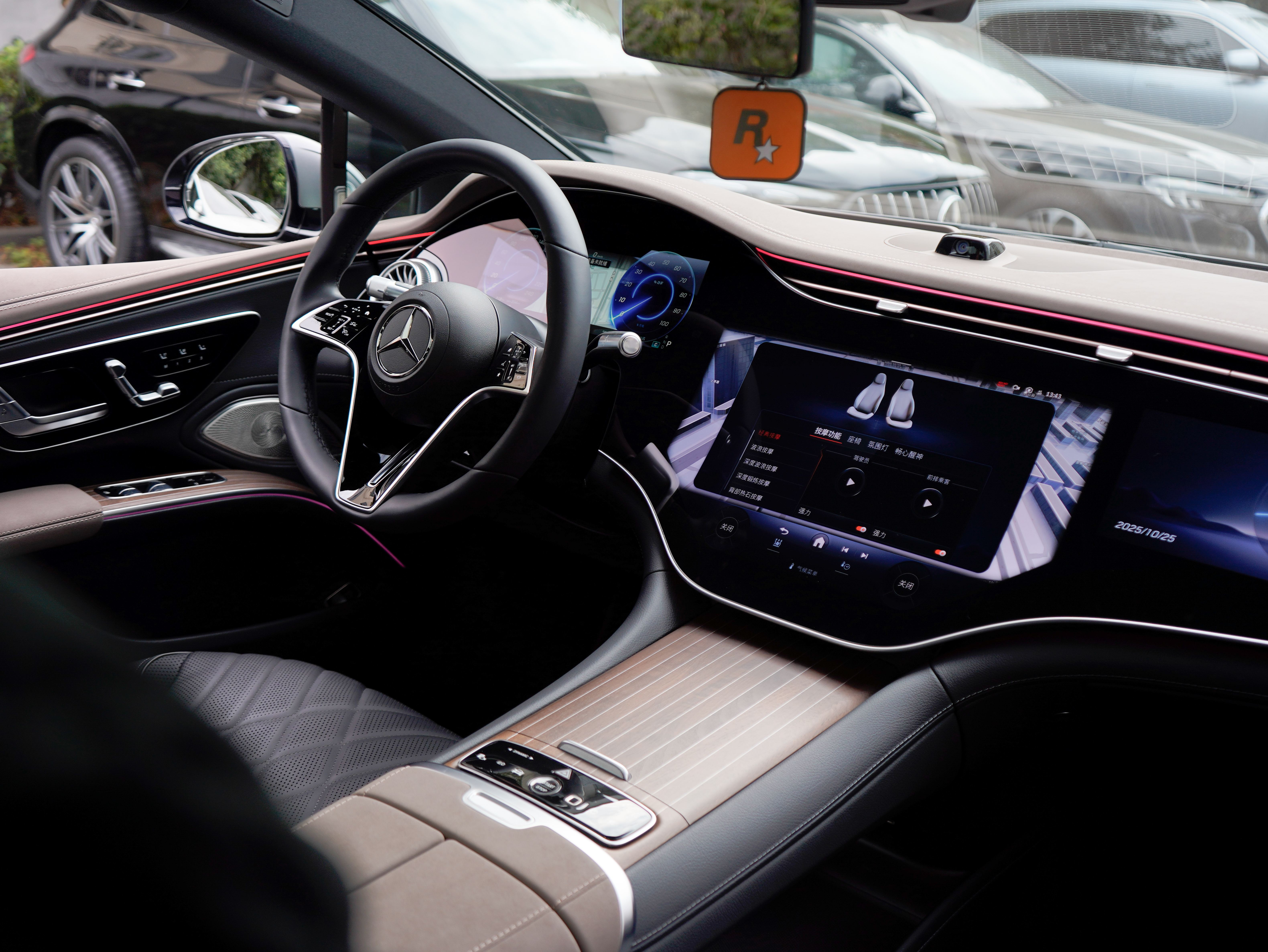 Mercedes-Benz EQS Class 2024 car image #15