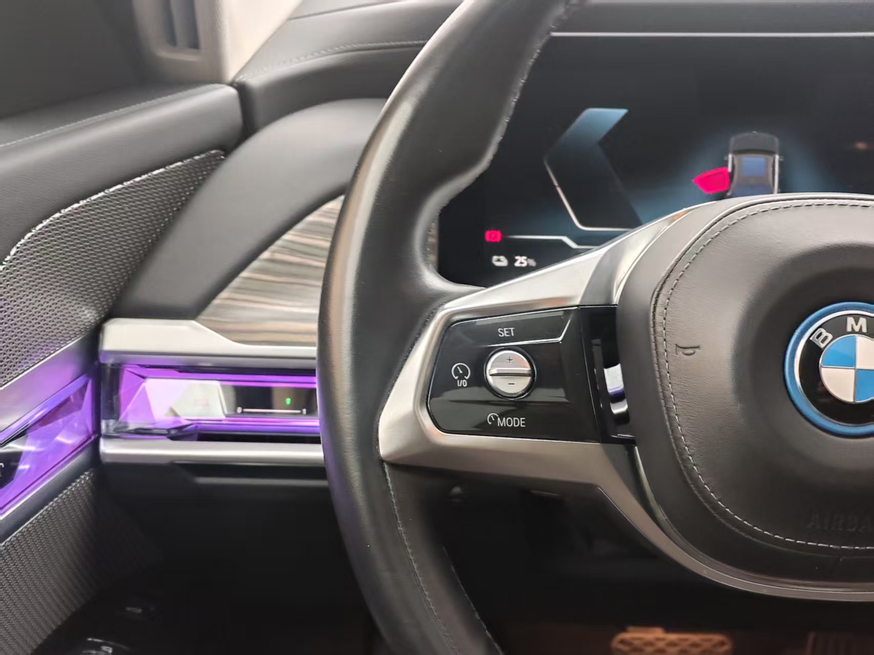 BMW i7 2023 car image #15