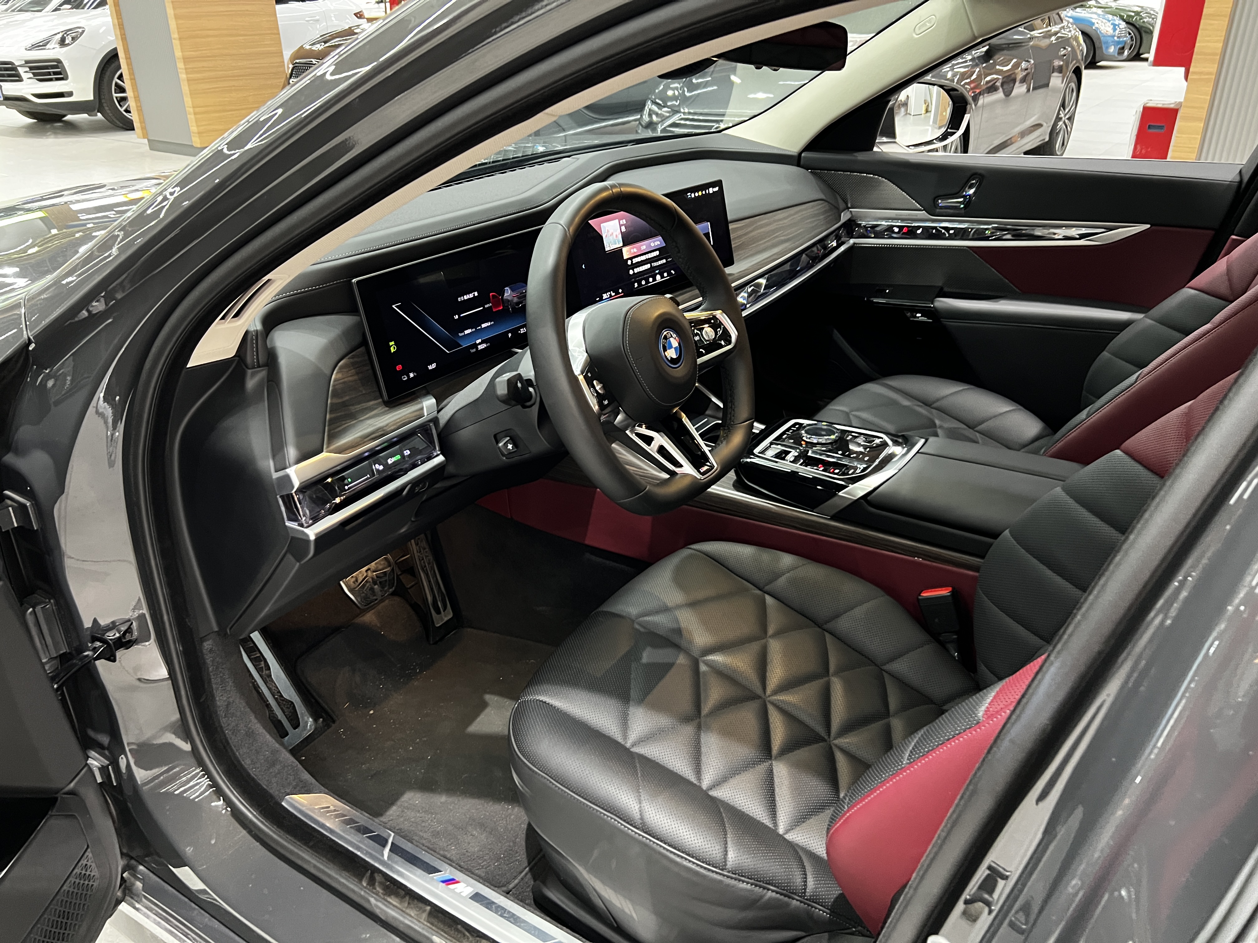 BMW i7 2023 immagine di auto #15