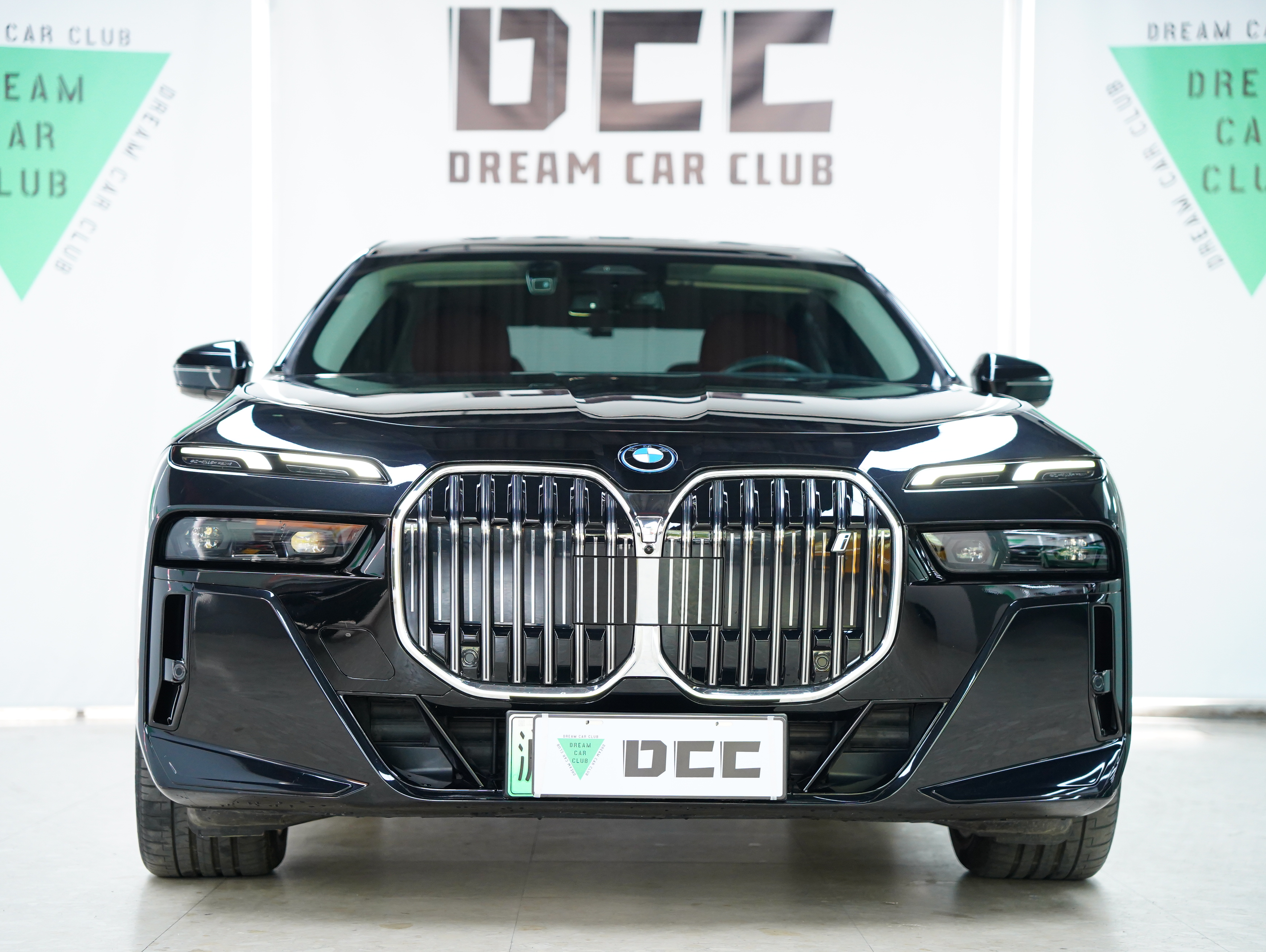 BMW i7 M70L 2023 #15 BMW i7 M70L 2023 car image #15