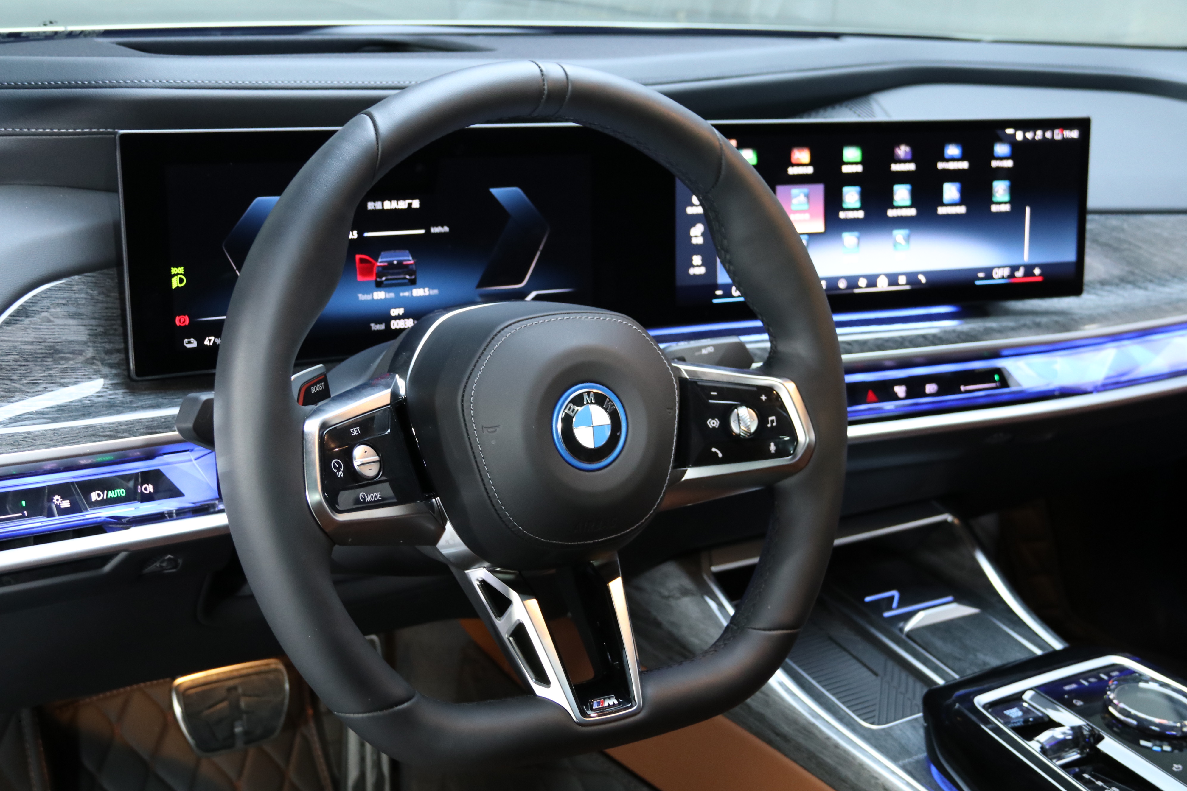 BMW i7 M70L 2025 #15 BMW i7 M70L 2025 car image #15