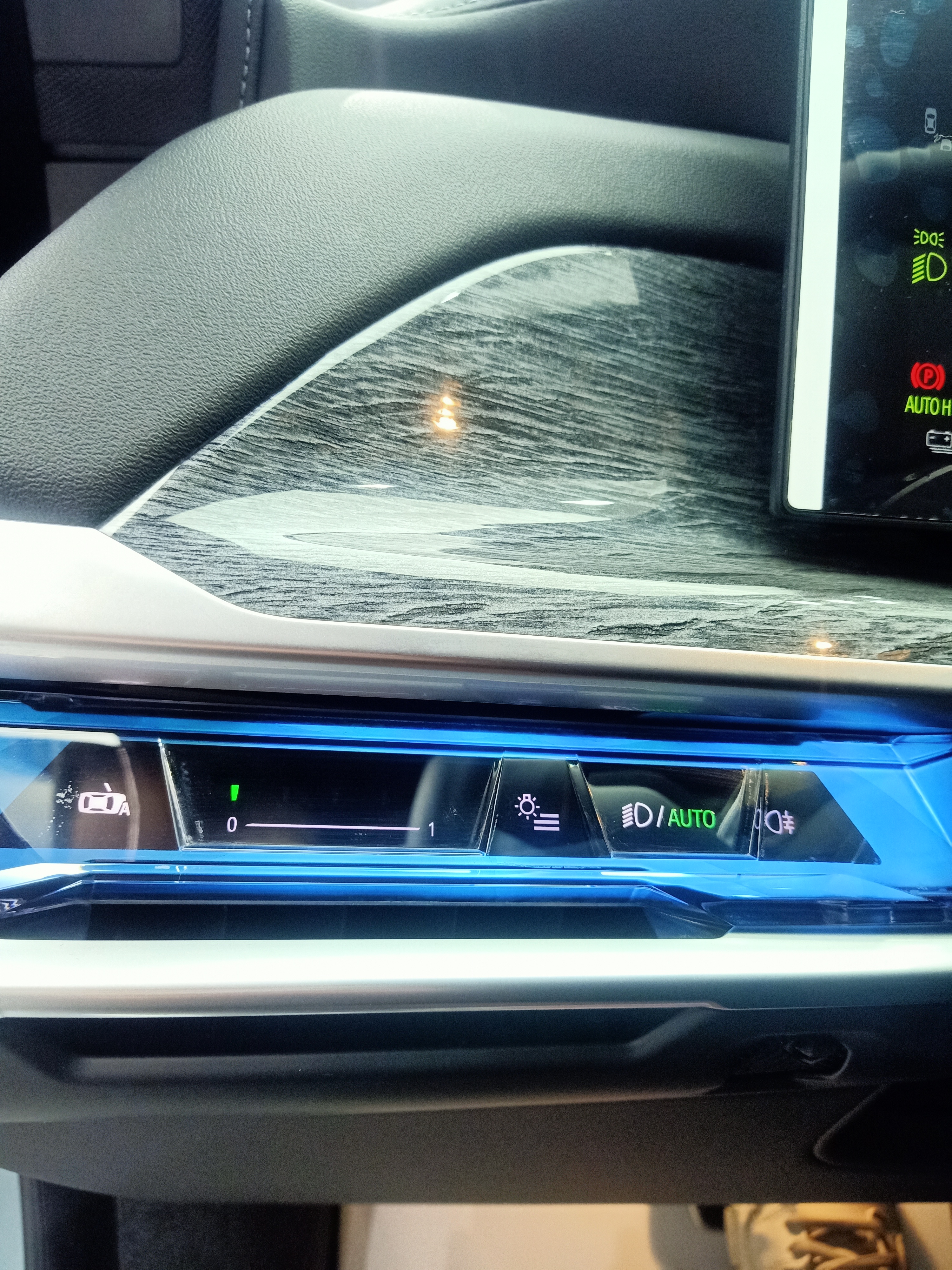 BMW i7 2023 car image #15