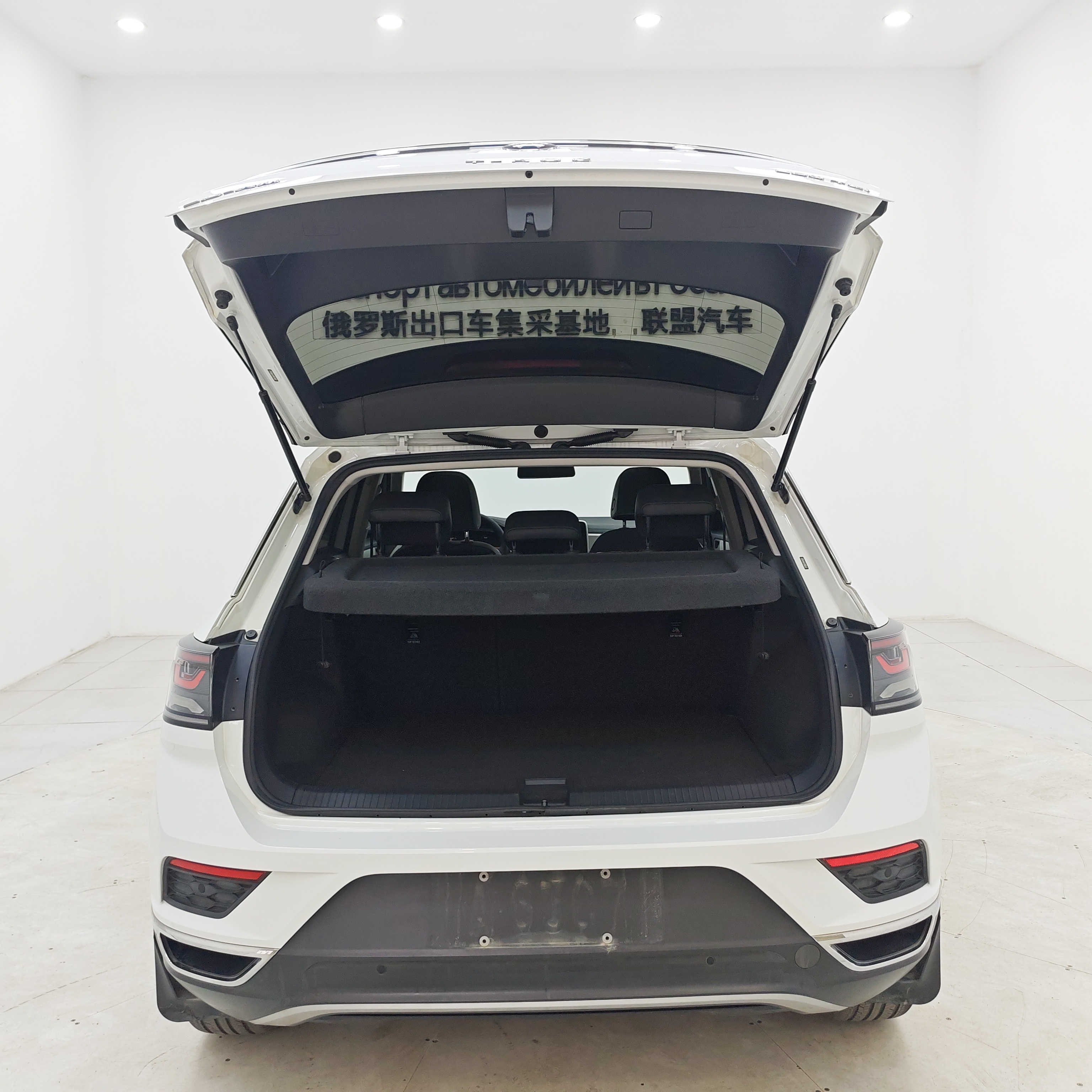 Volkswagen T-Roc 2023 car image #15