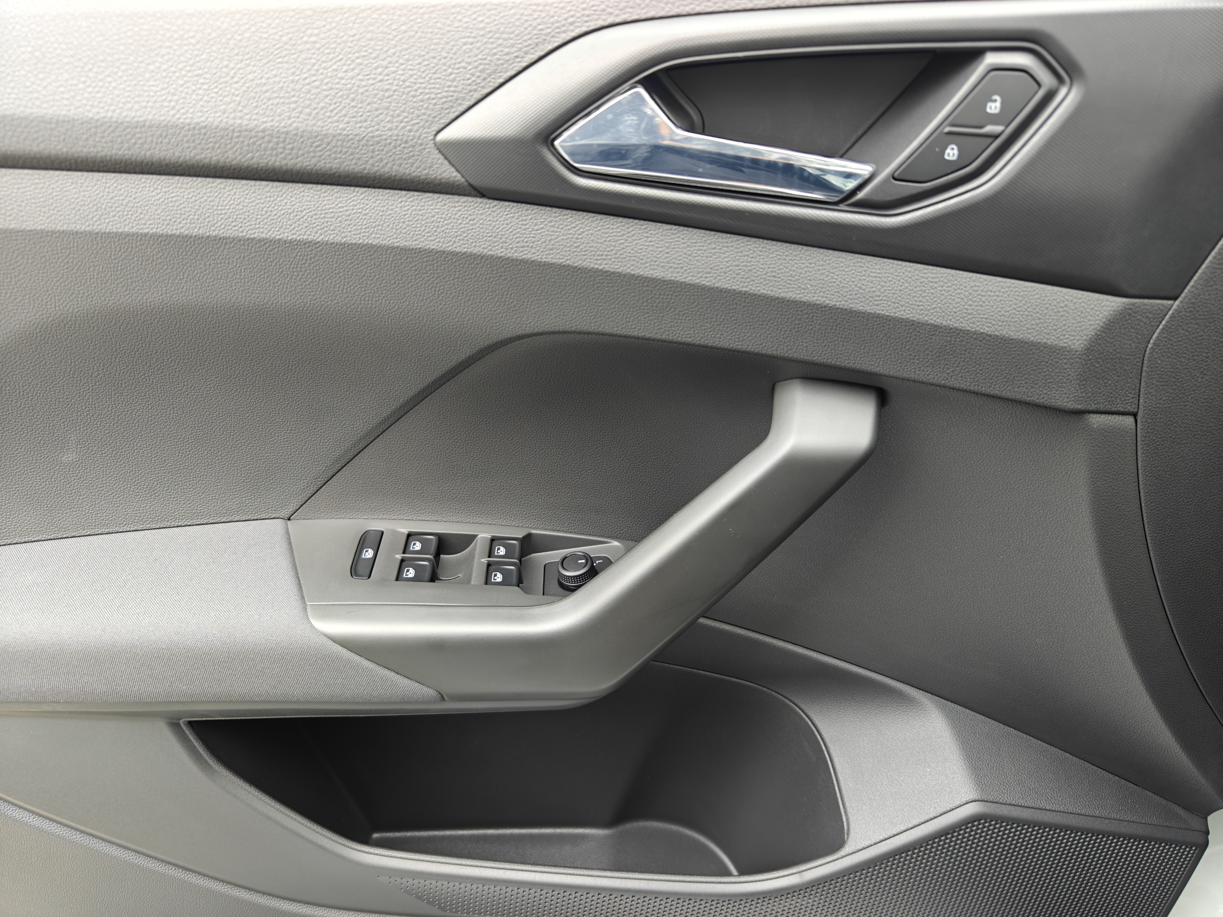 Volkswagen T-Cross 2026 car image #15