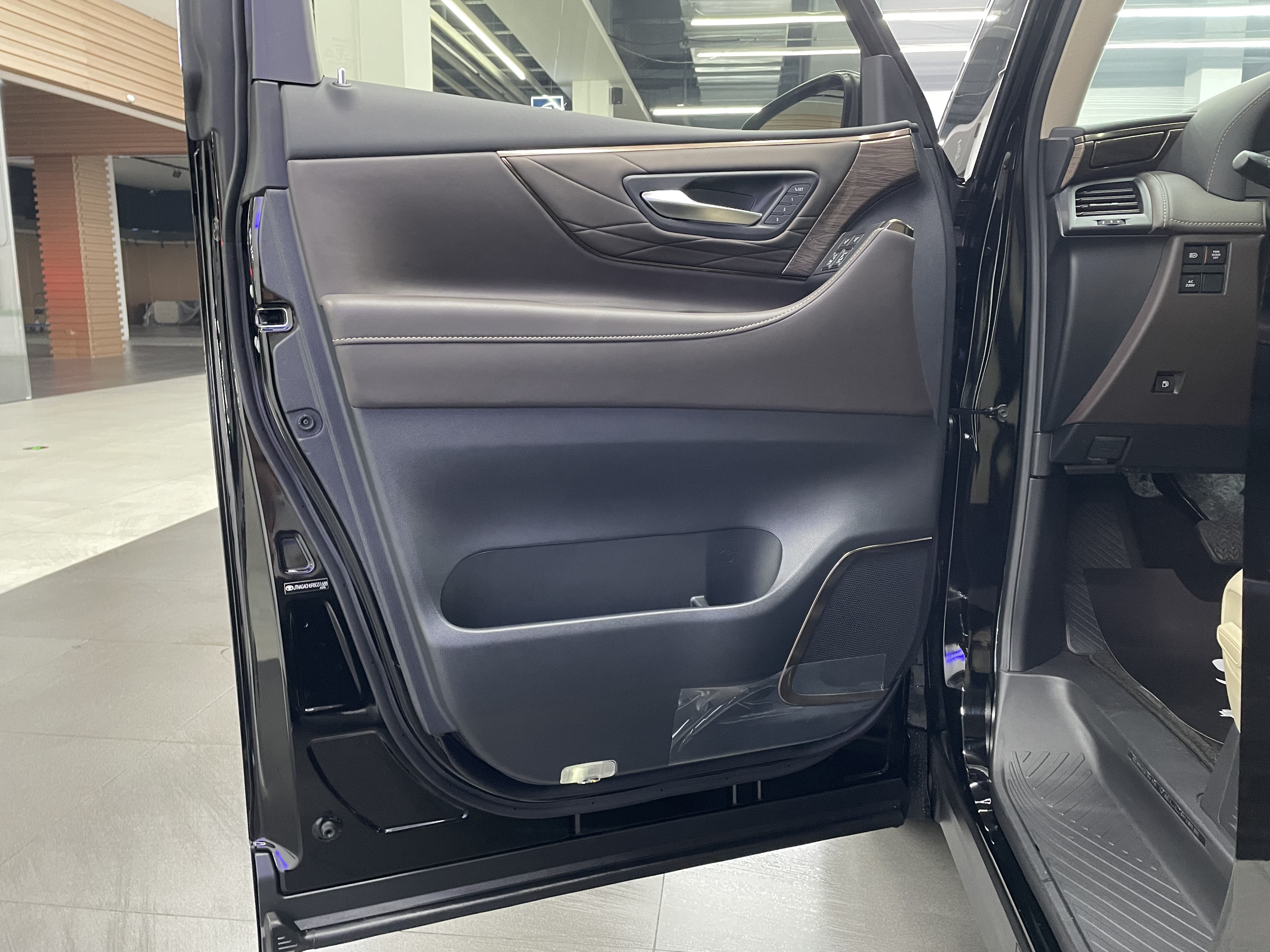 丰田 威尔法 2025 汽车图片 #15