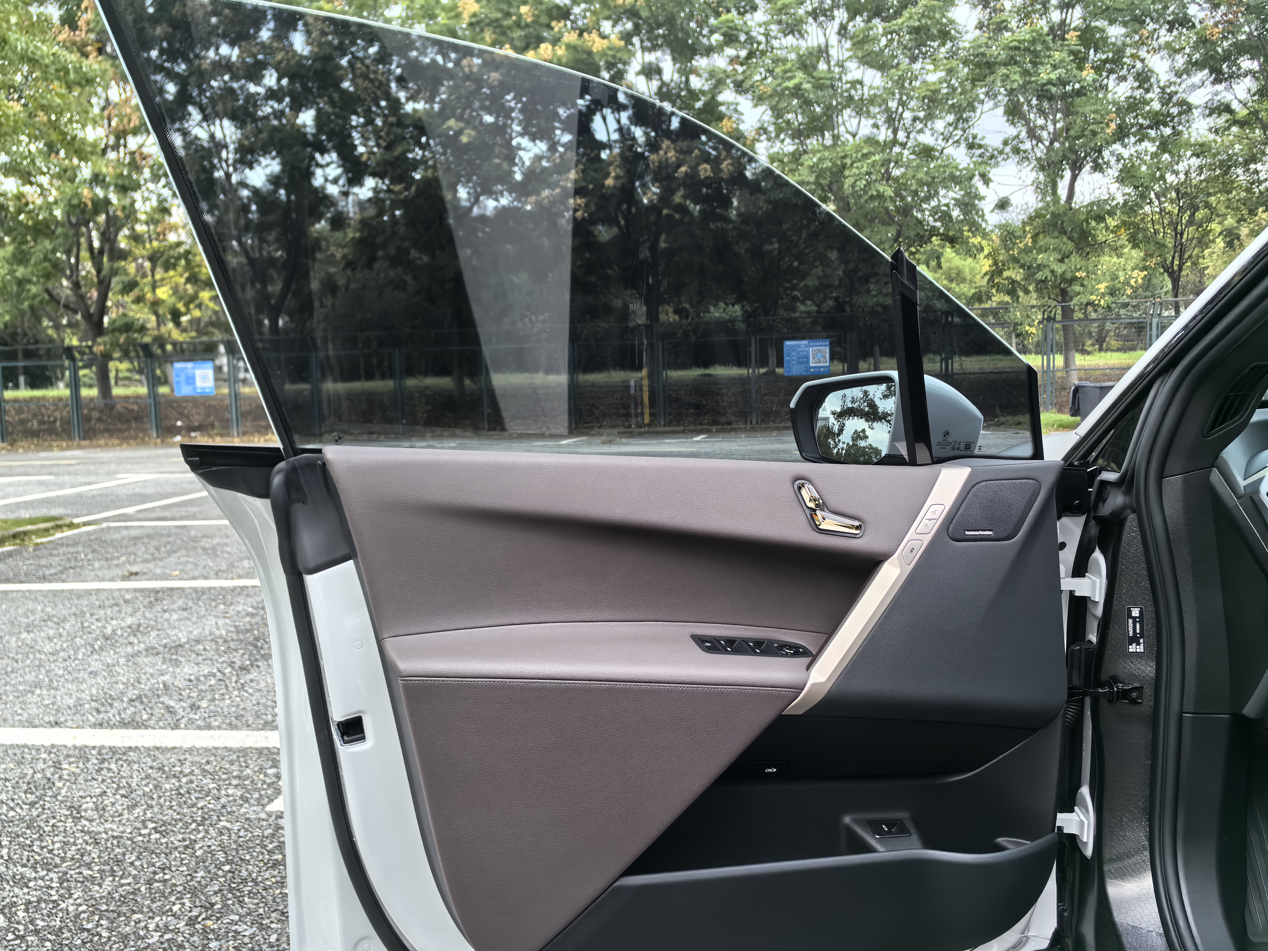 BMW iX 2023 immagine di auto #15