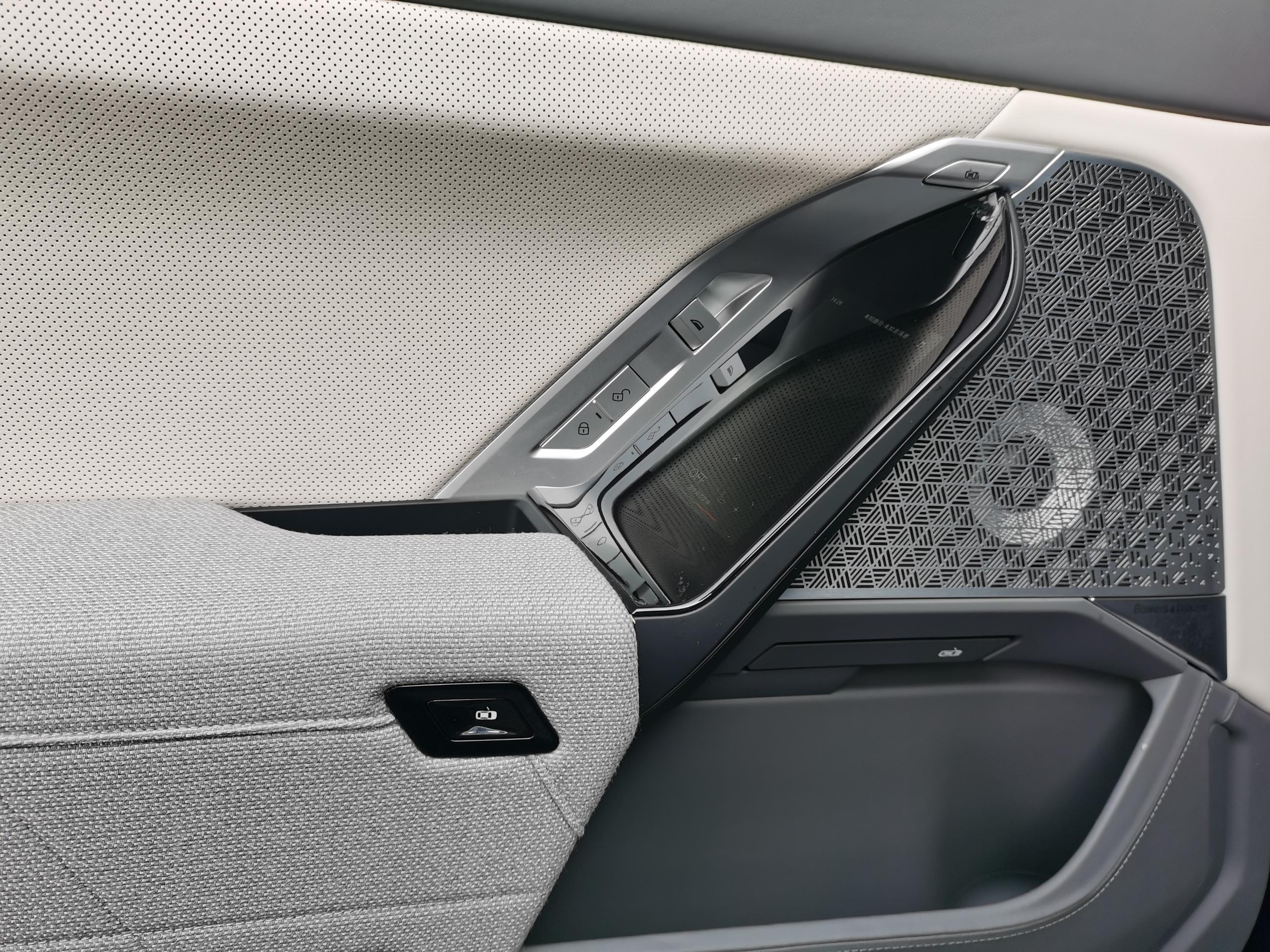 BMW M760Le 2025 car image #15