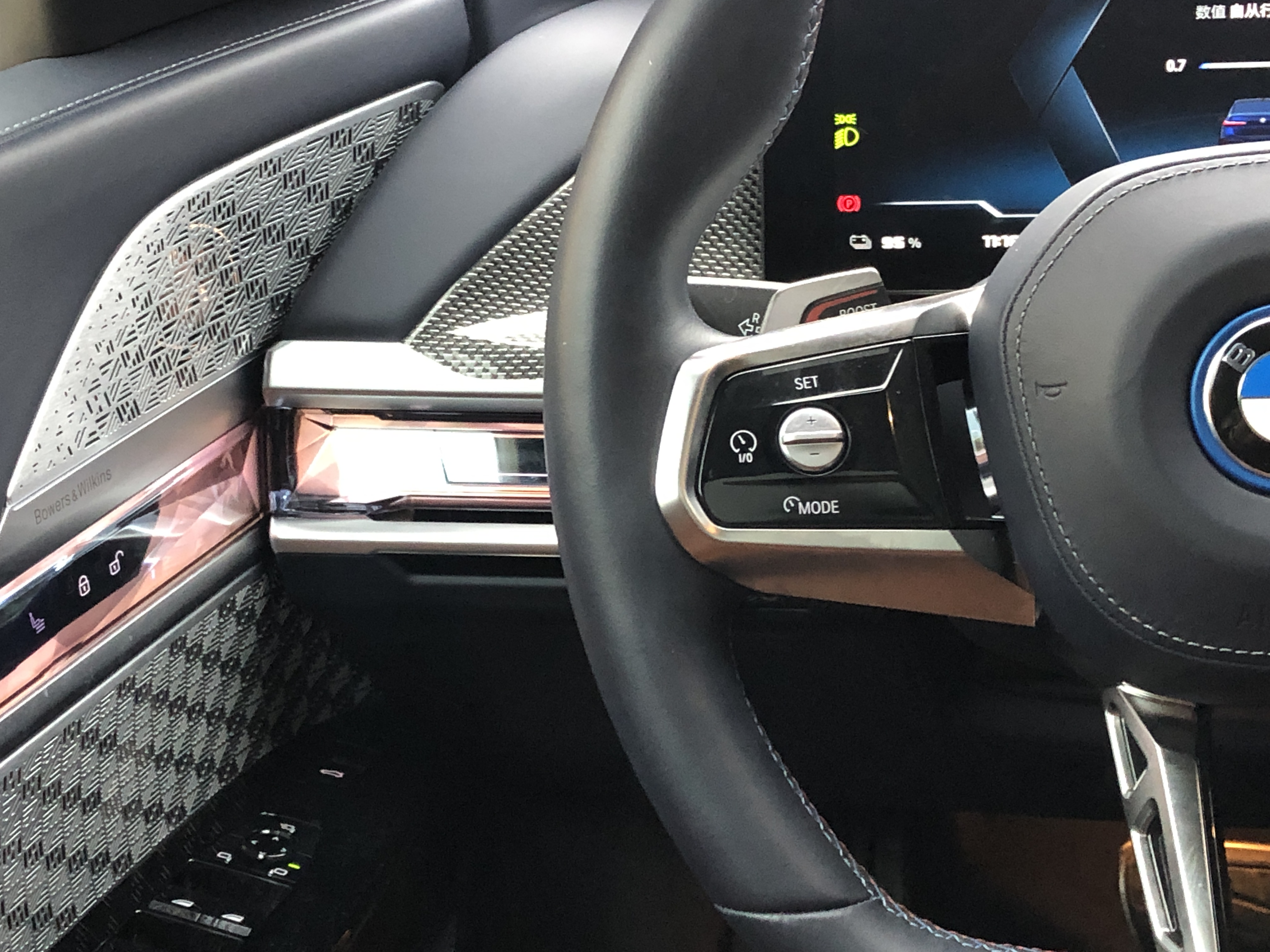 BMW i7 M70L 2023 #15 BMW i7 M70L 2023 car image #15