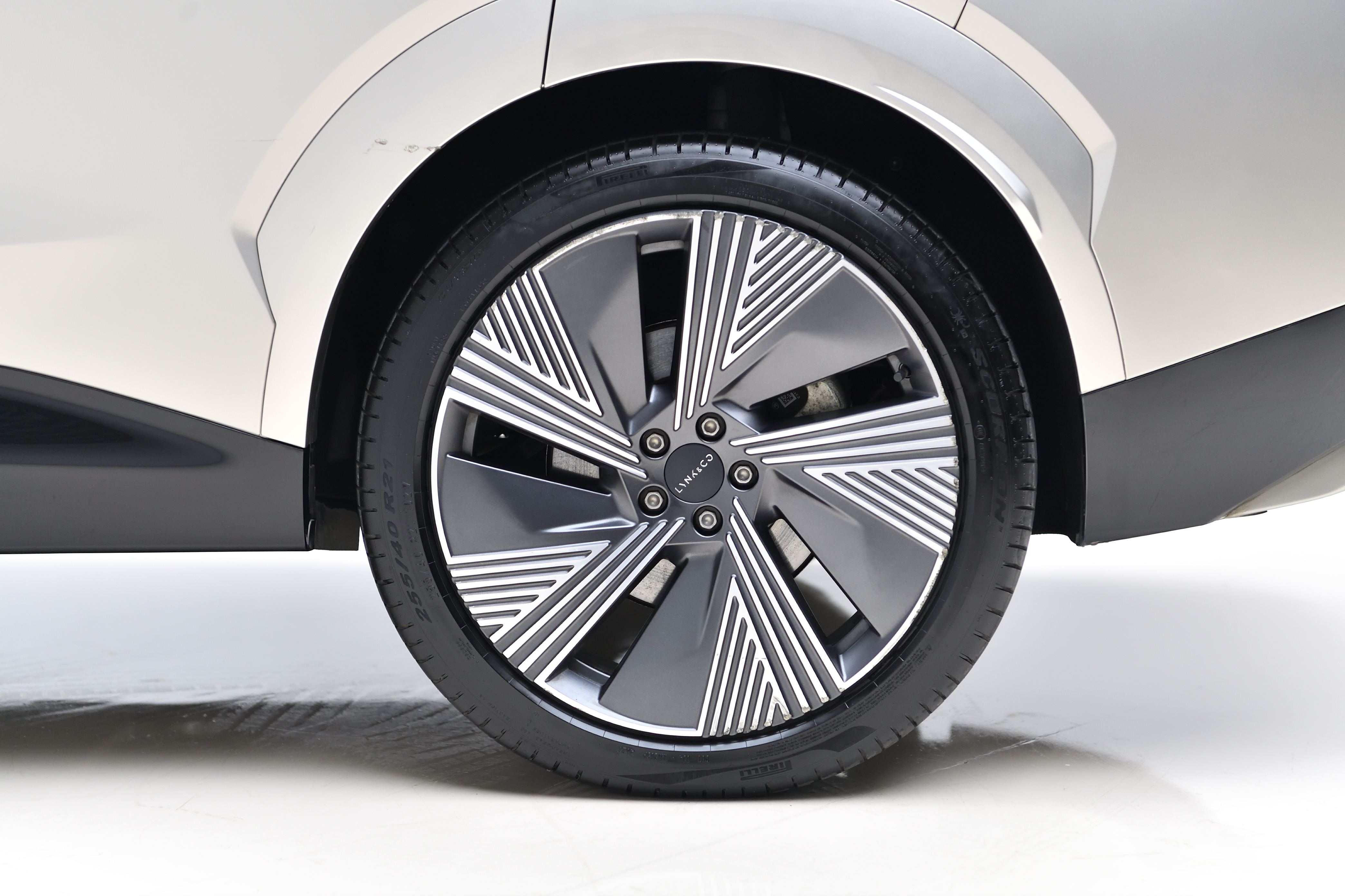 Lynk & Co 08 EM-P 2024 car image #15