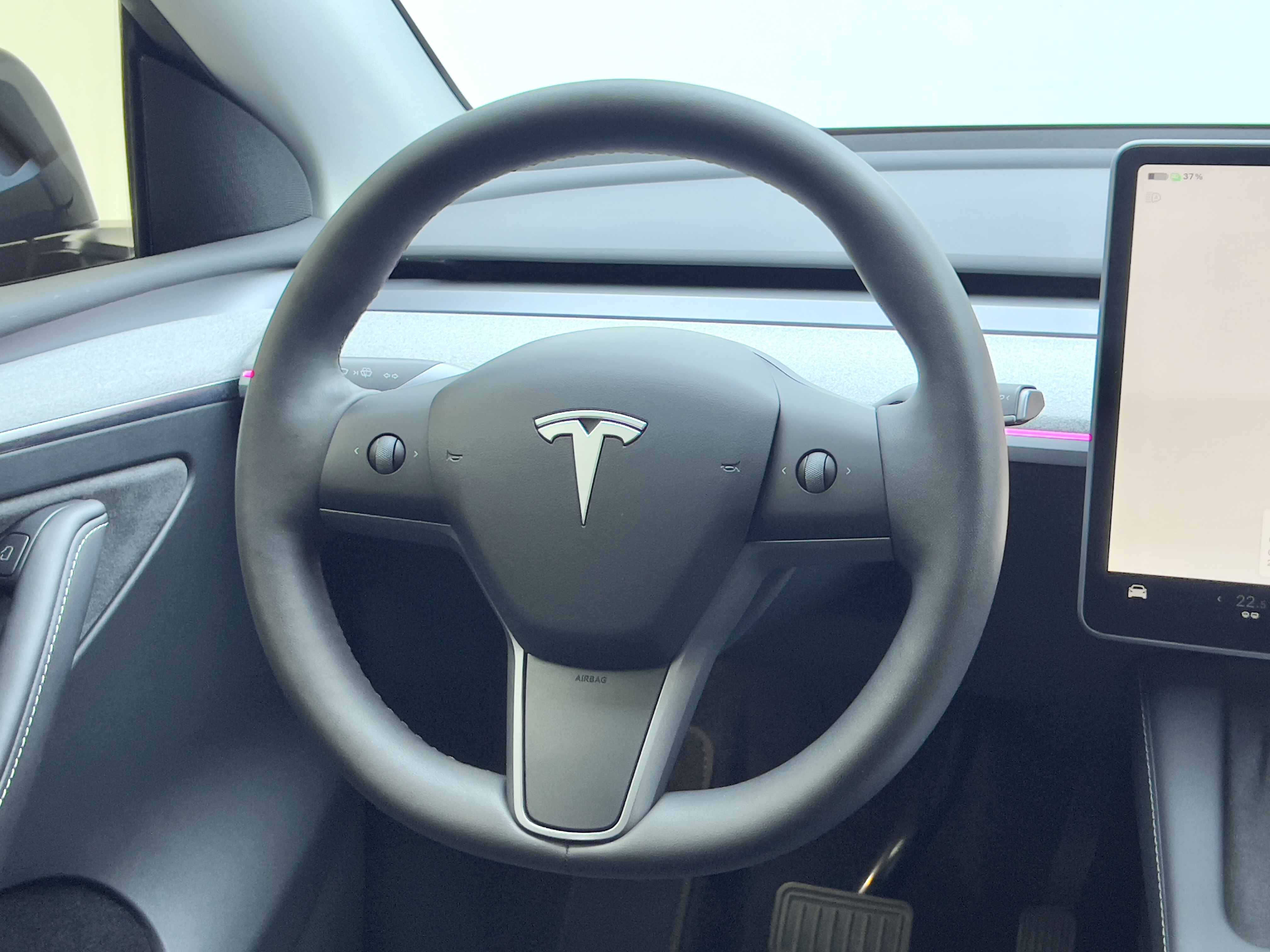 Tesla Model Y 2023 car image #15