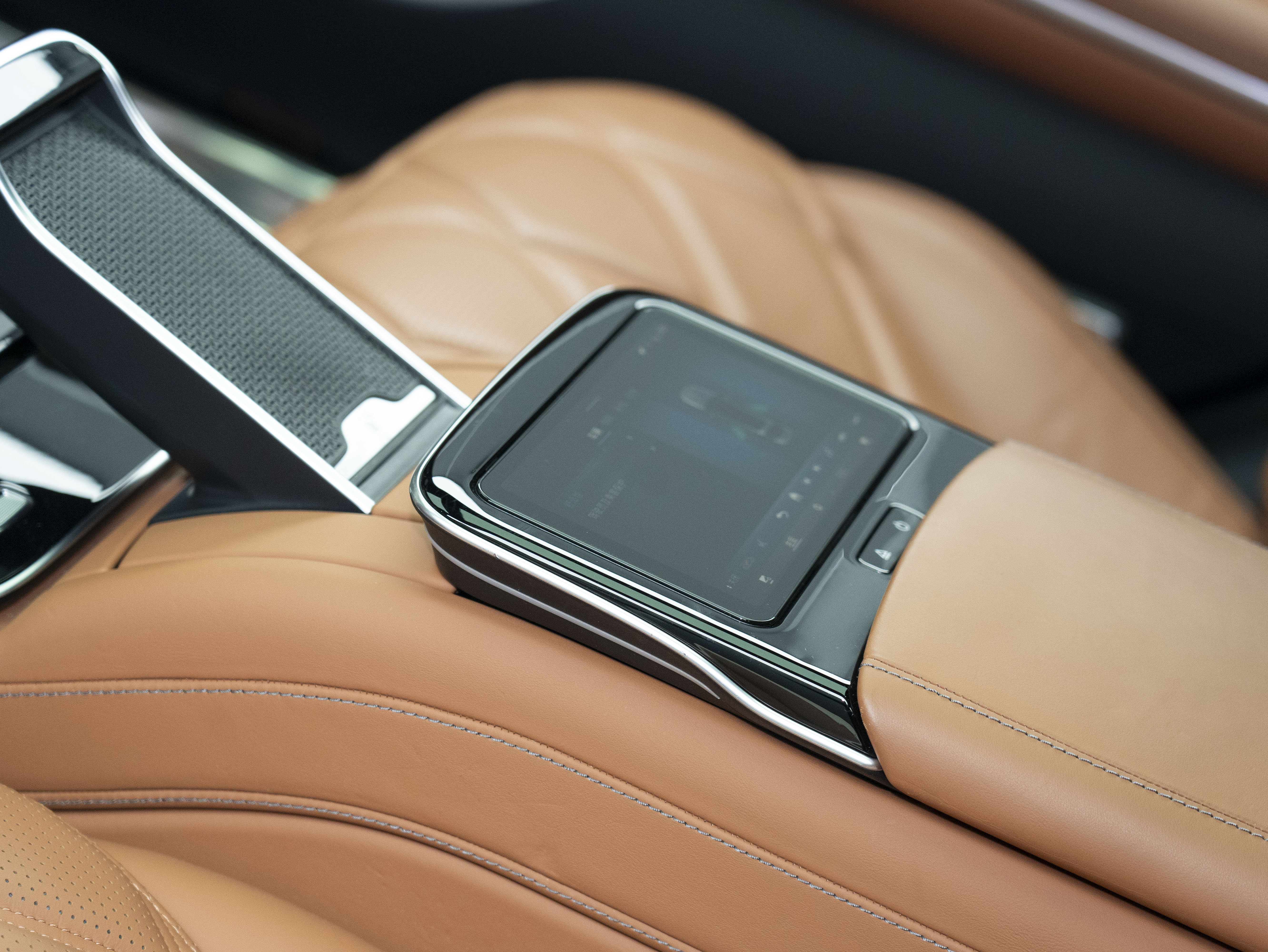 Mercedes-Benz Maybach S Class 2023 car image #15