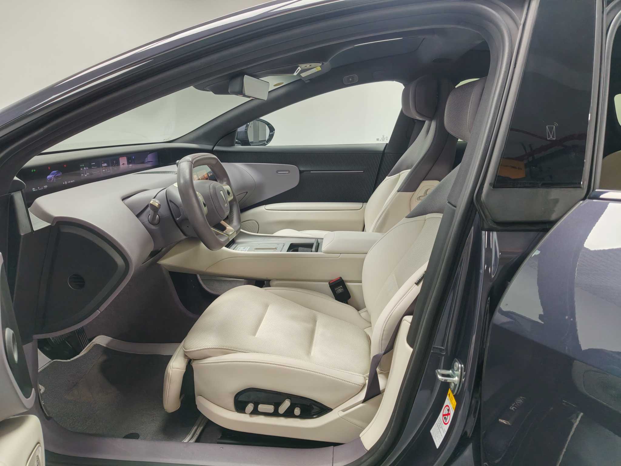 Avatr 12 2023 car image #15
