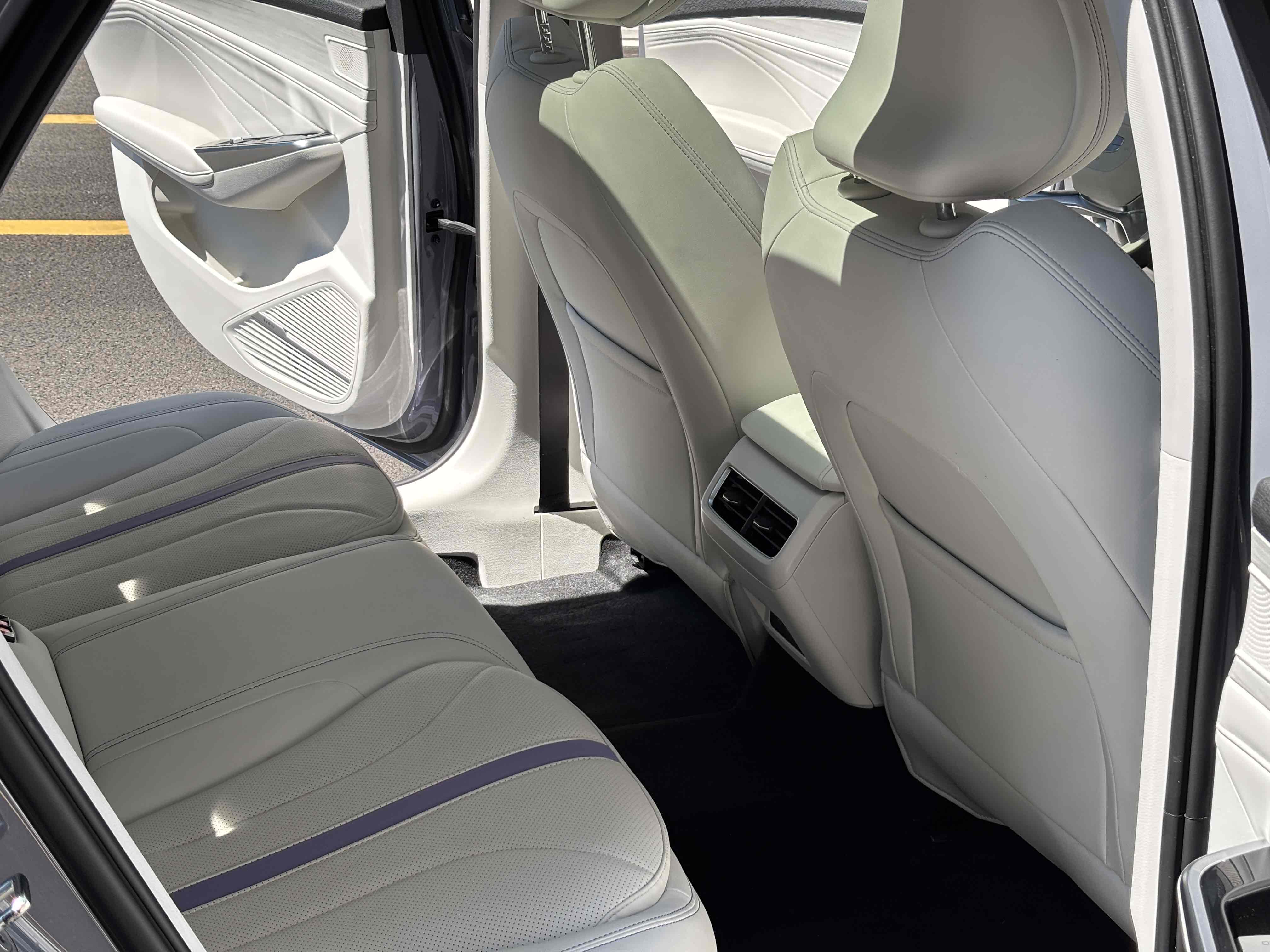 GEELY PrefaceL 2023 car image #15