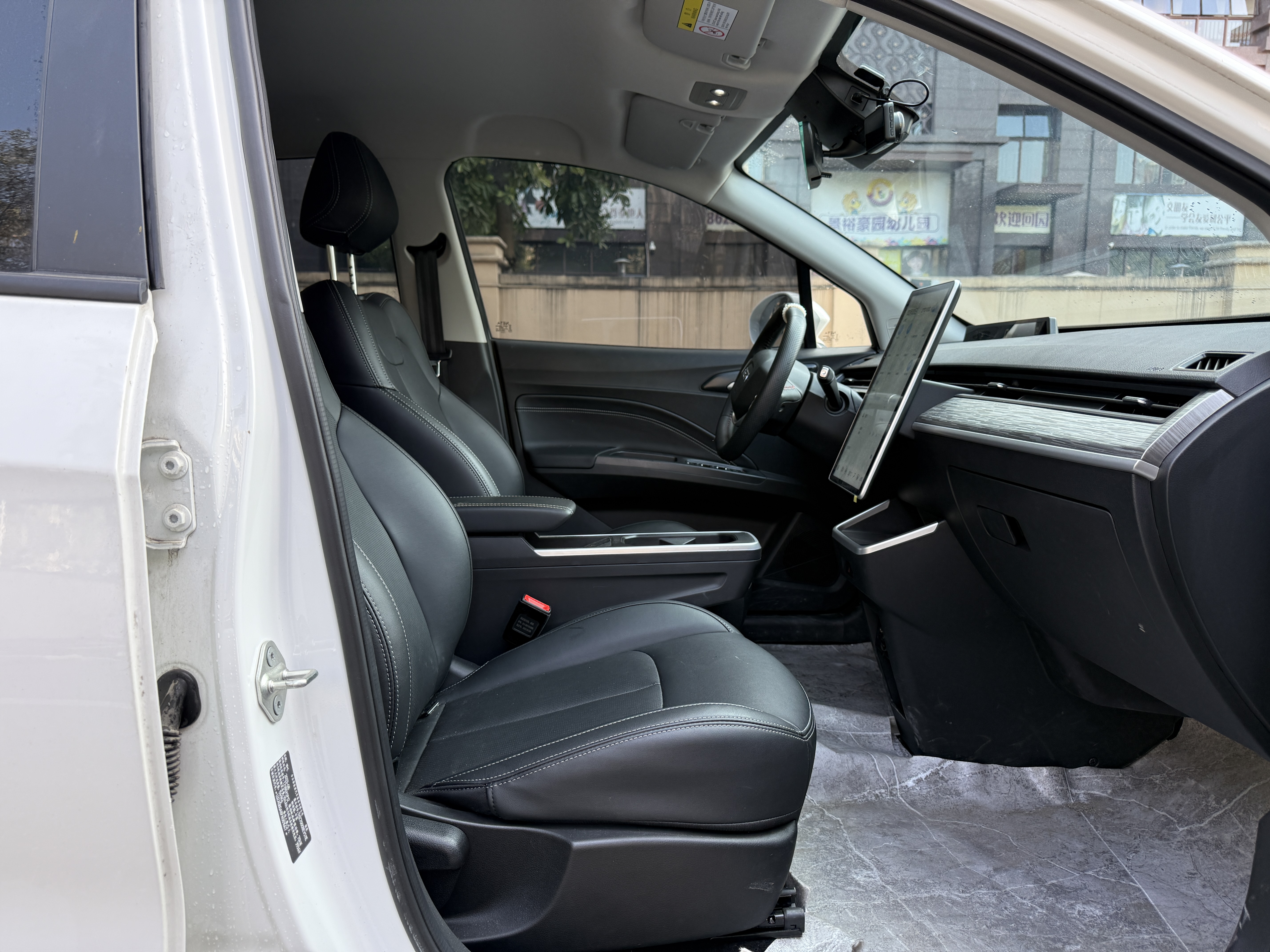 哪吒汽车 哪吒AYA 2023 汽车图片 #15