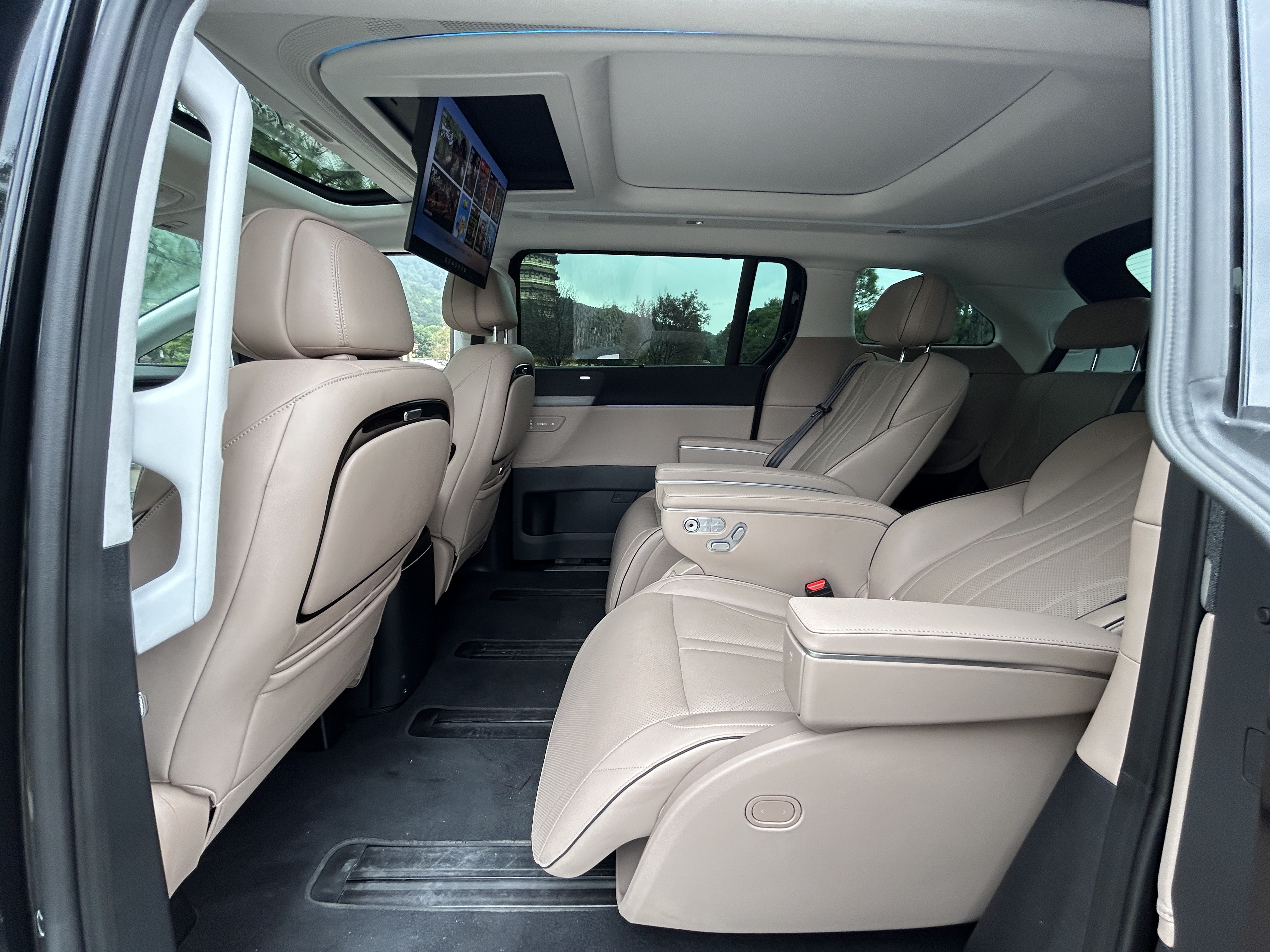 Xpeng X9 2025 imagem de carro #15