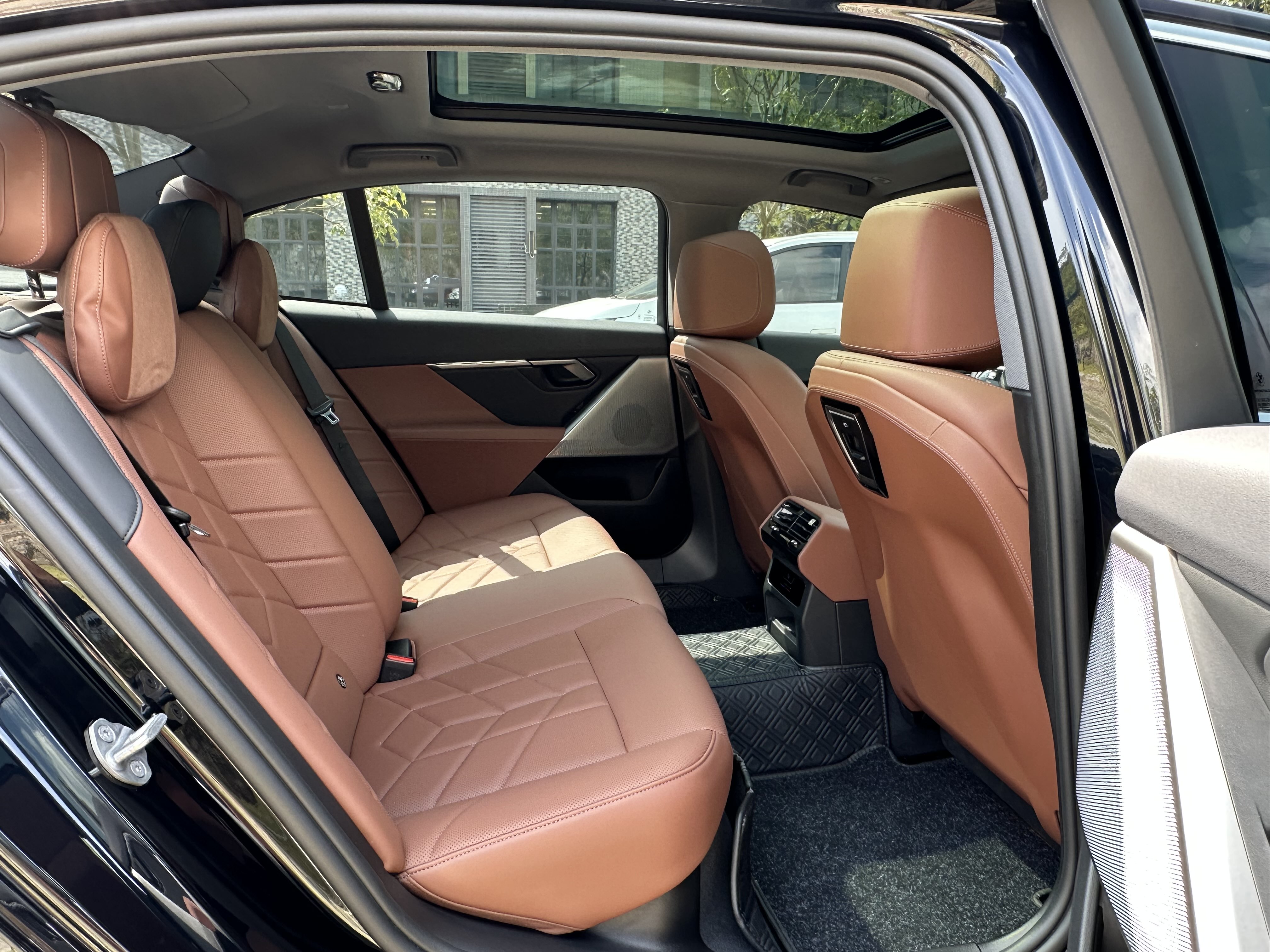 BMW i5 M60 2024 #15 BMW i5 M60 2024 car image #15