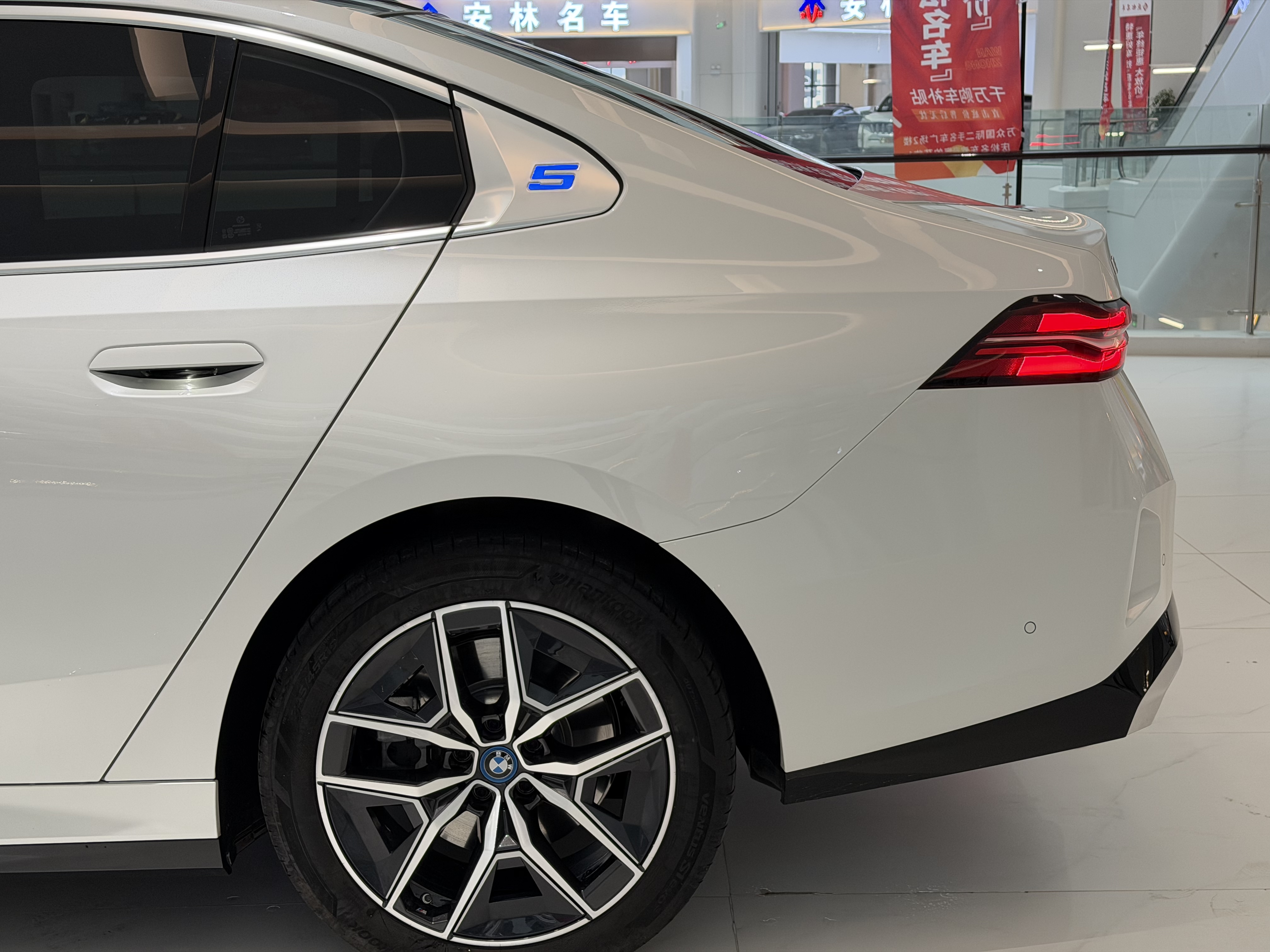 BMW i5 2024 car image #15