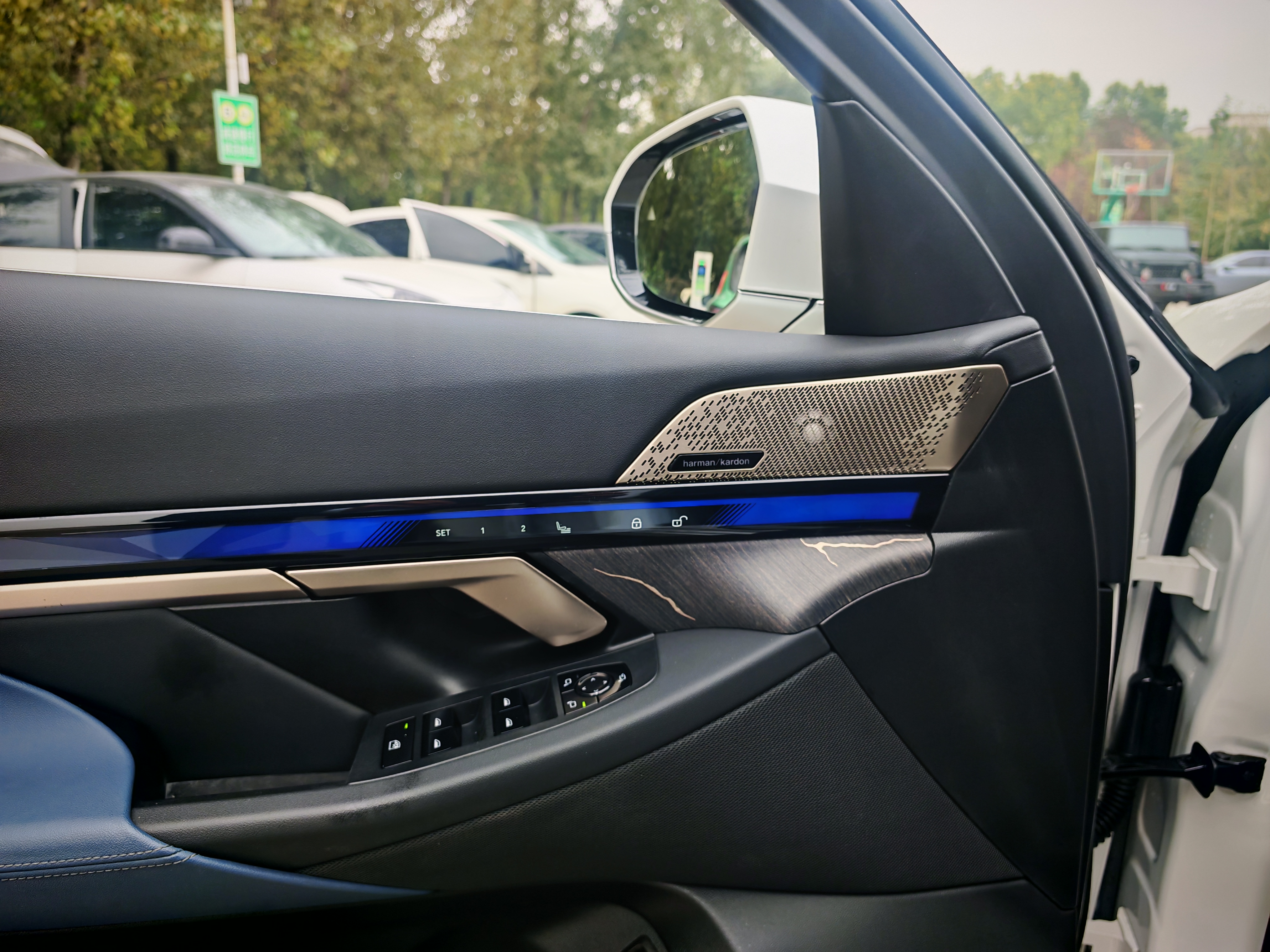 BMW i5 M60 2024 #15 BMW i5 M60 2024 car image #15