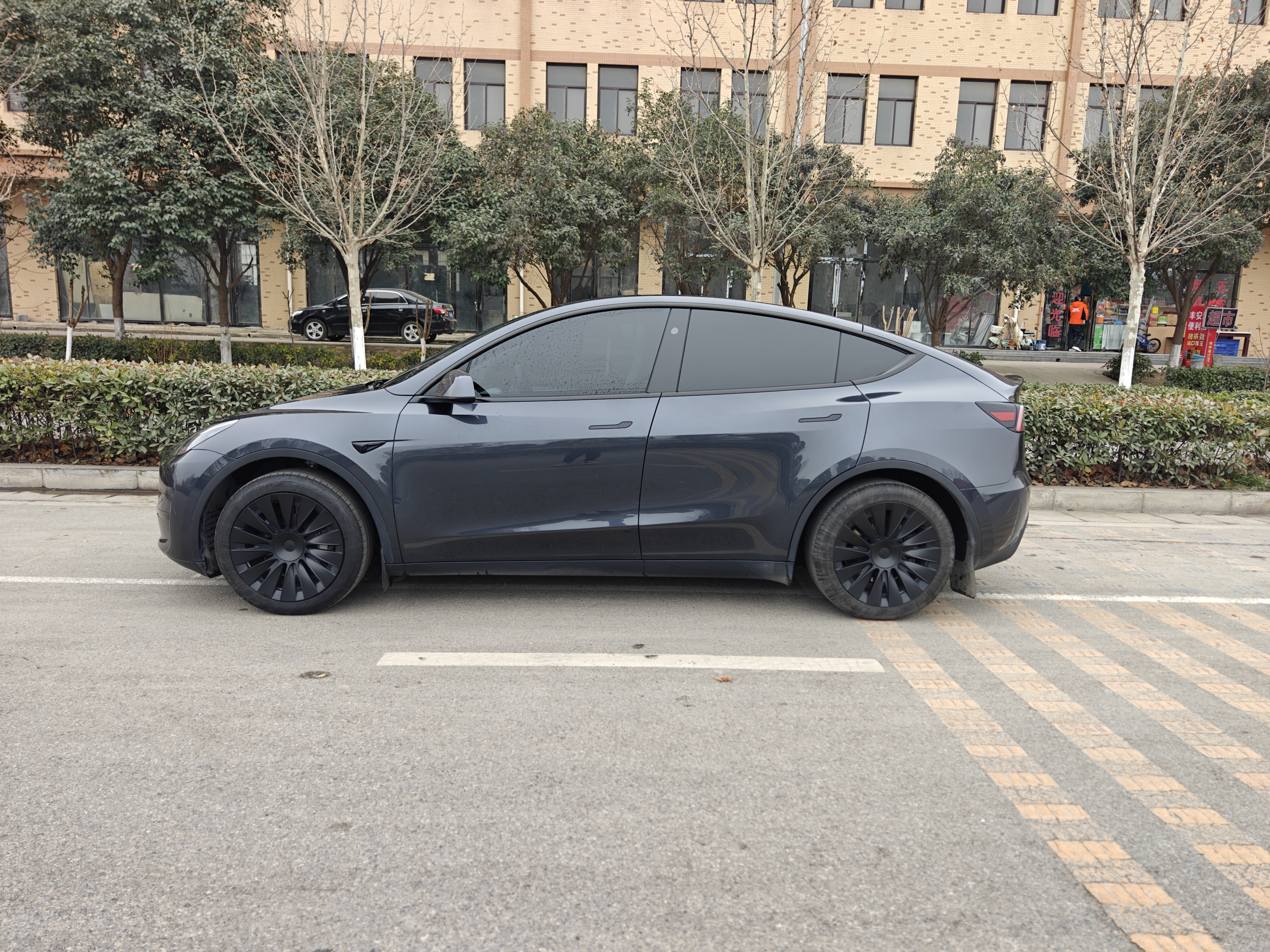 Tesla Model Y 2024 car image #15