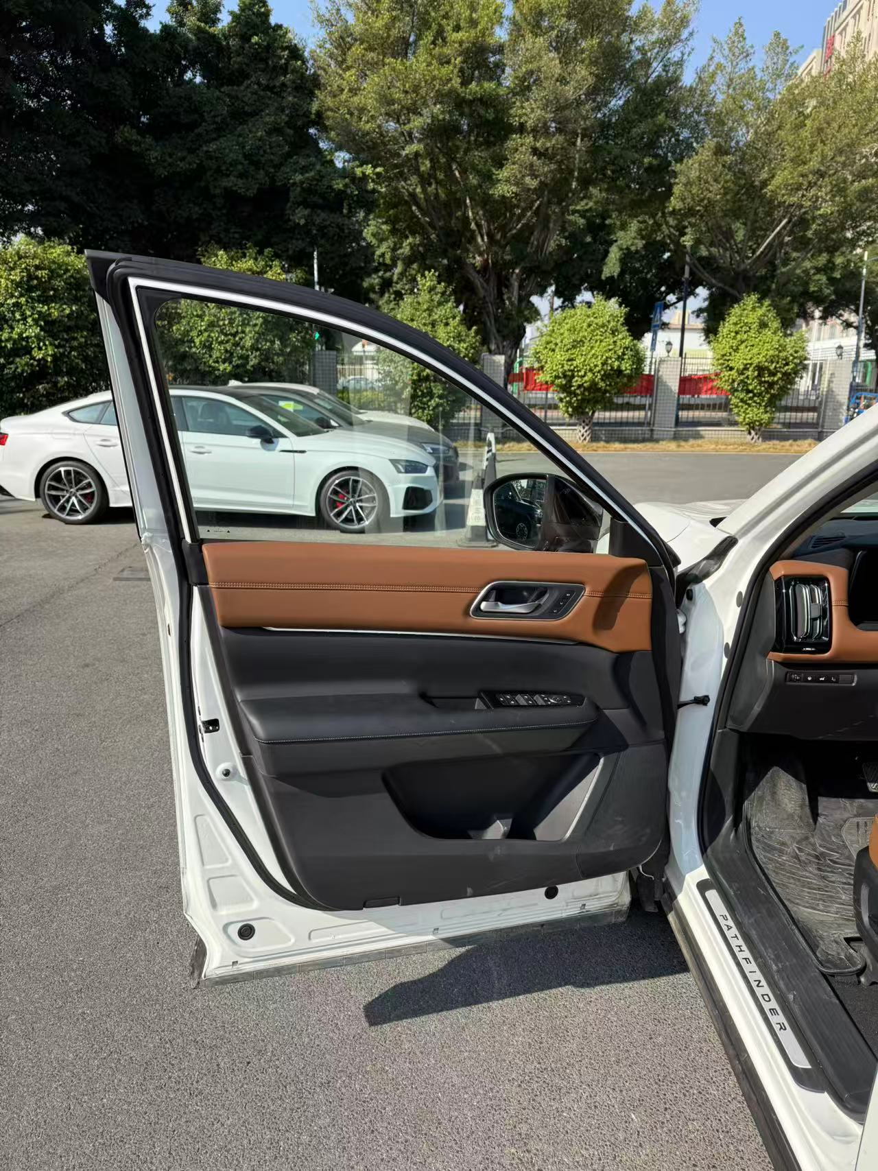 Nissan Pathfinder 2024 car image #15