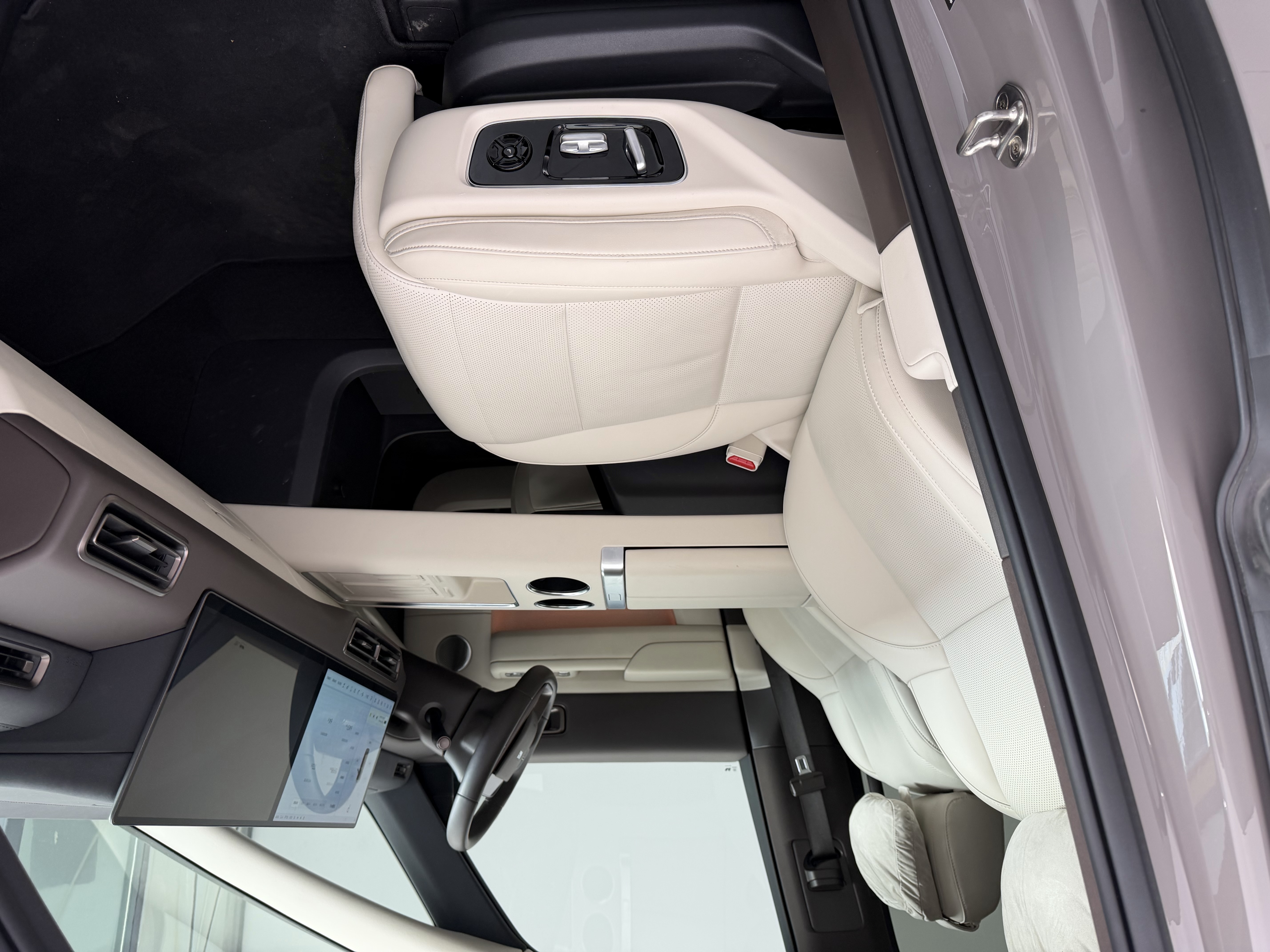 理想汽车 理想MEGA 2025 汽车图片 #15