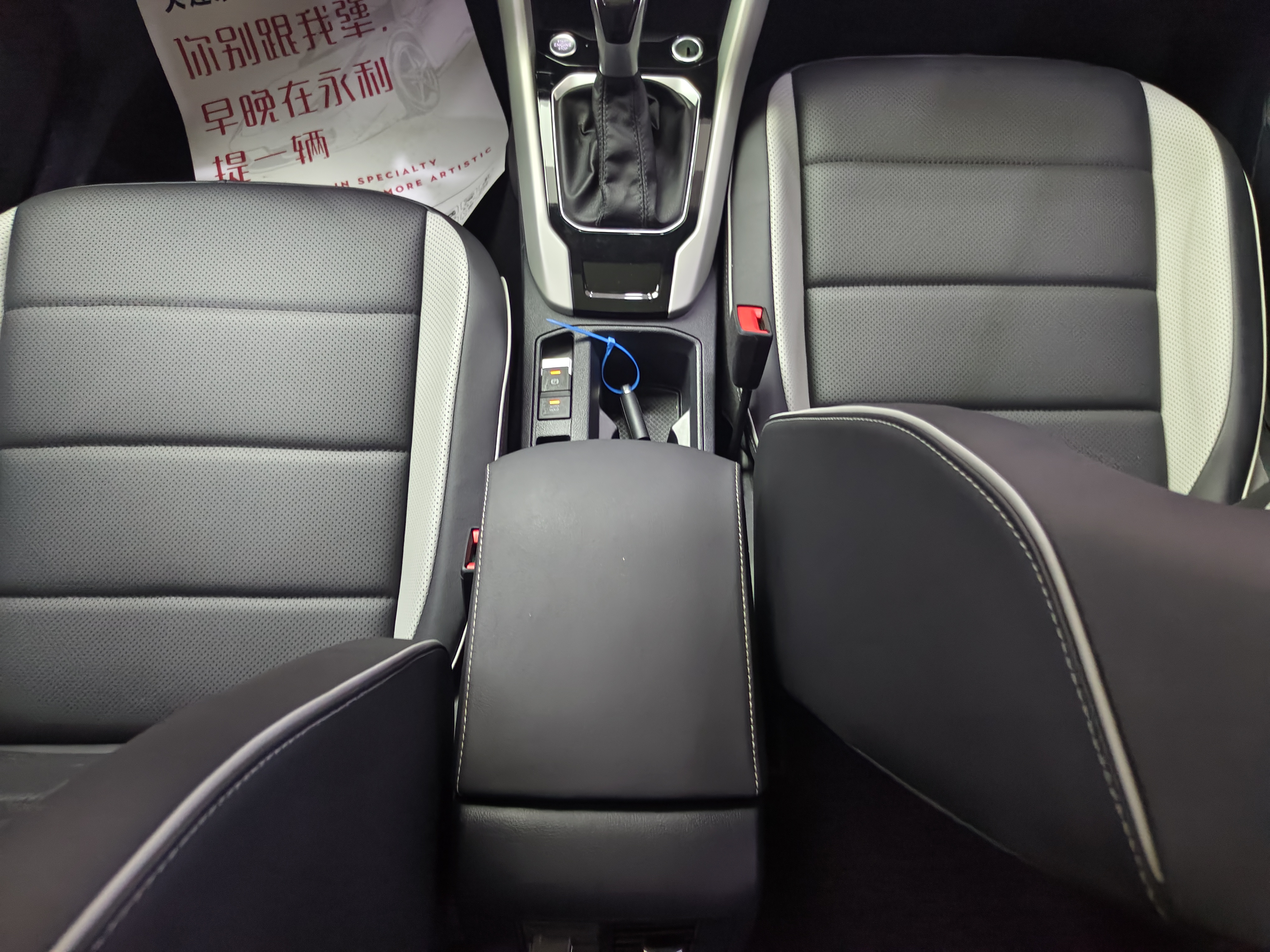 Volkswagen T-Roc 2024 car image #15