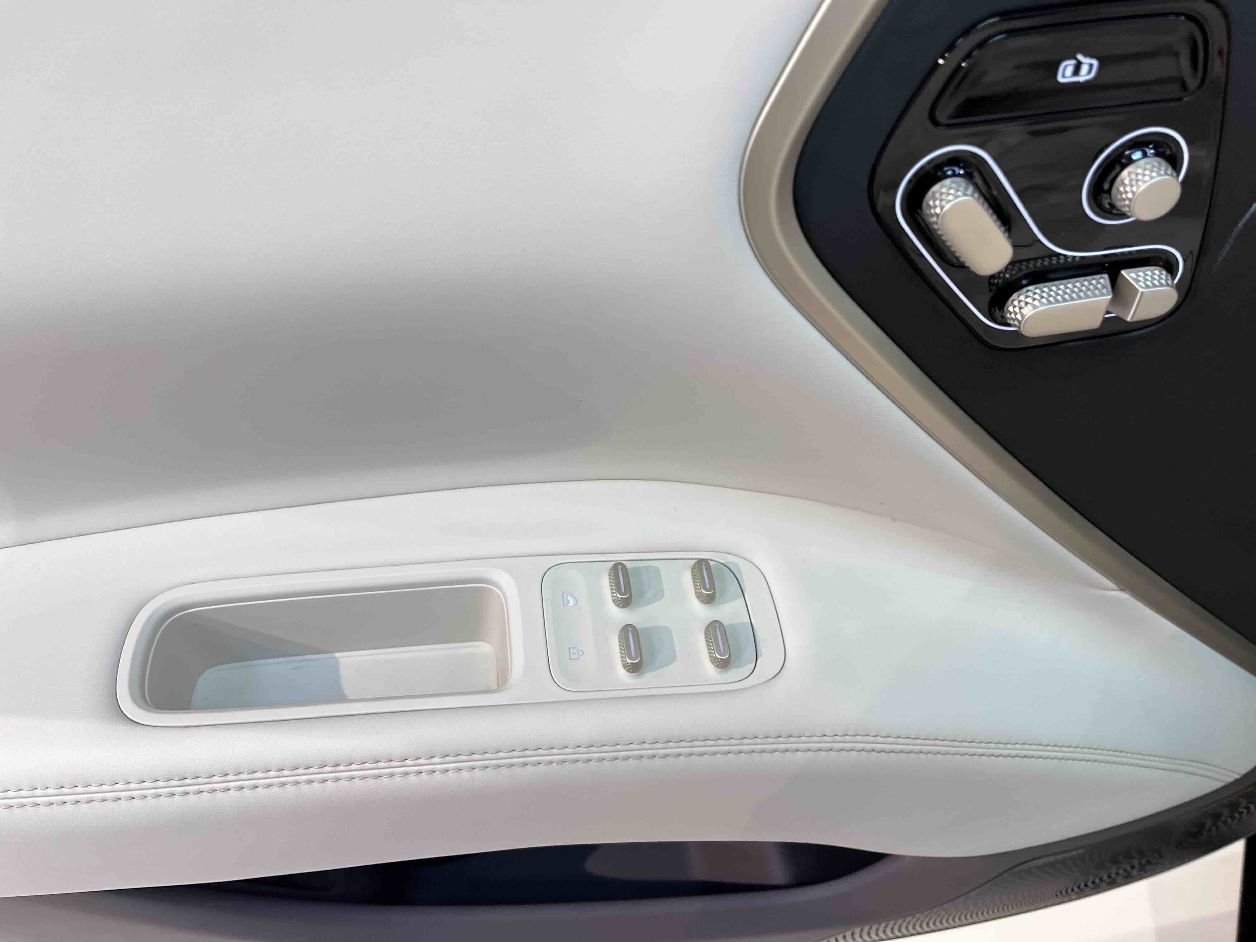 Avatr 11 2024 car image #15