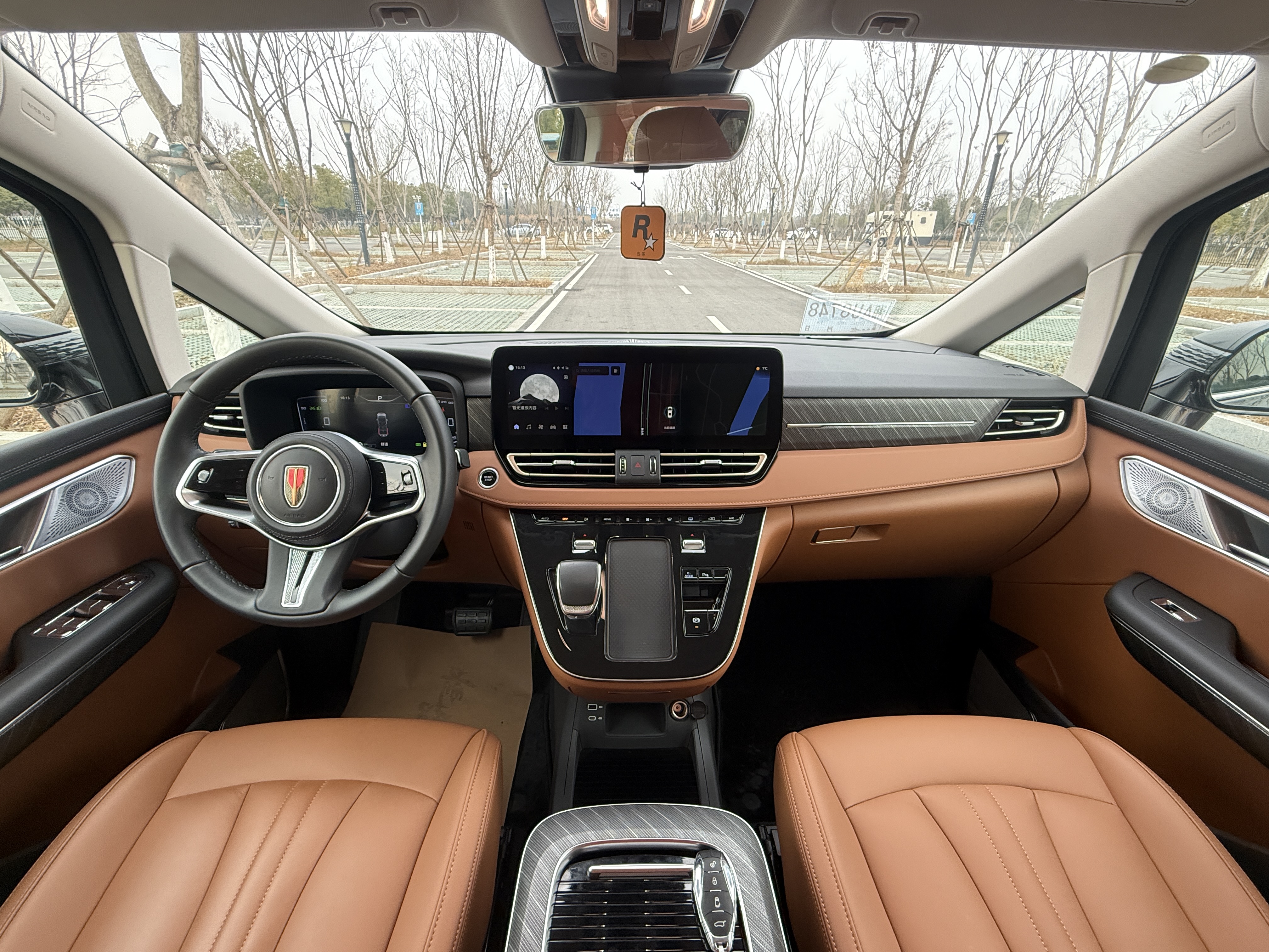 HongQi HQ9 PHEV 2024 #15 HongQi HQ9 PHEV 2024 car image #15