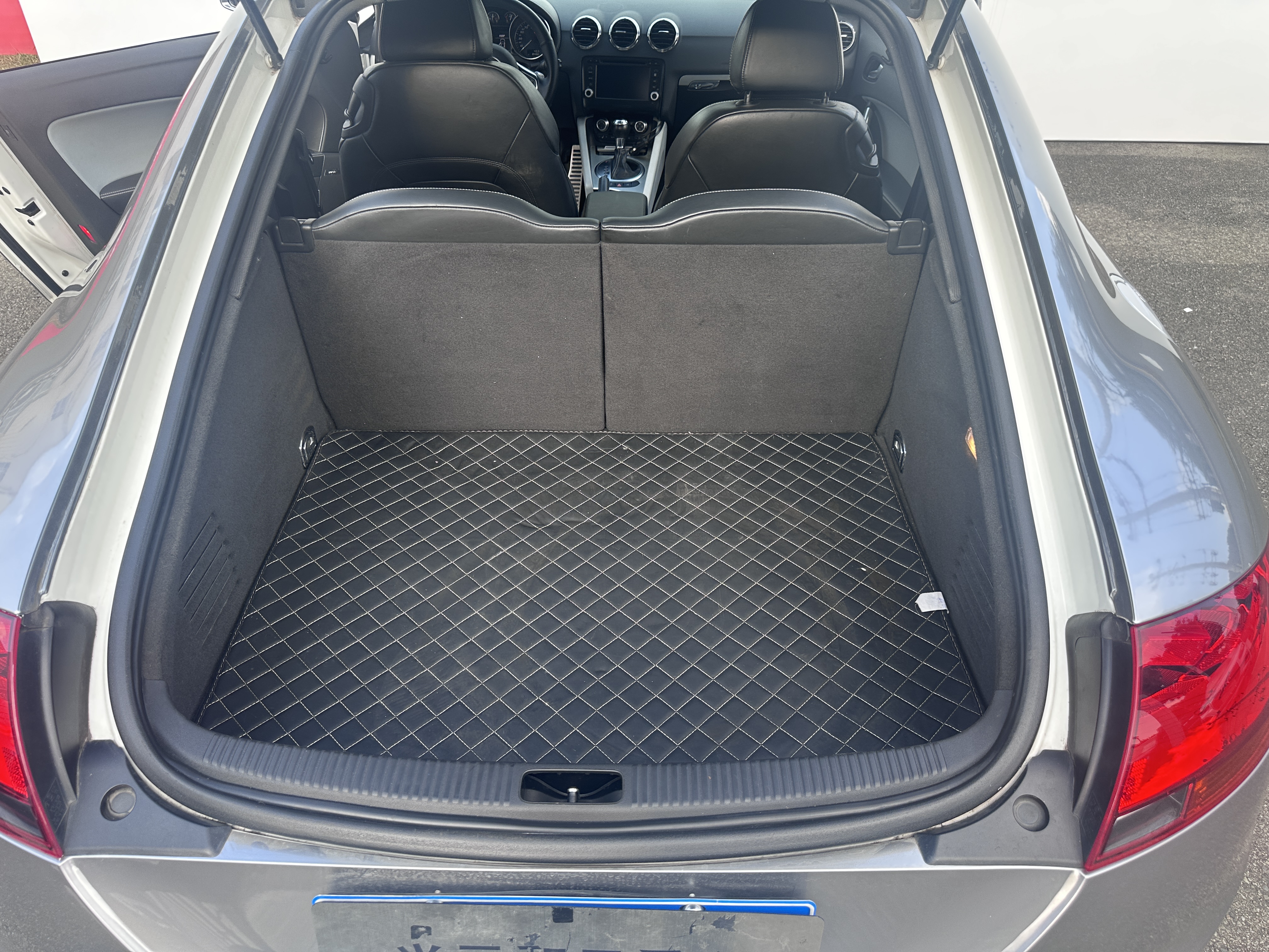 Audi TTS 2011 car image #15