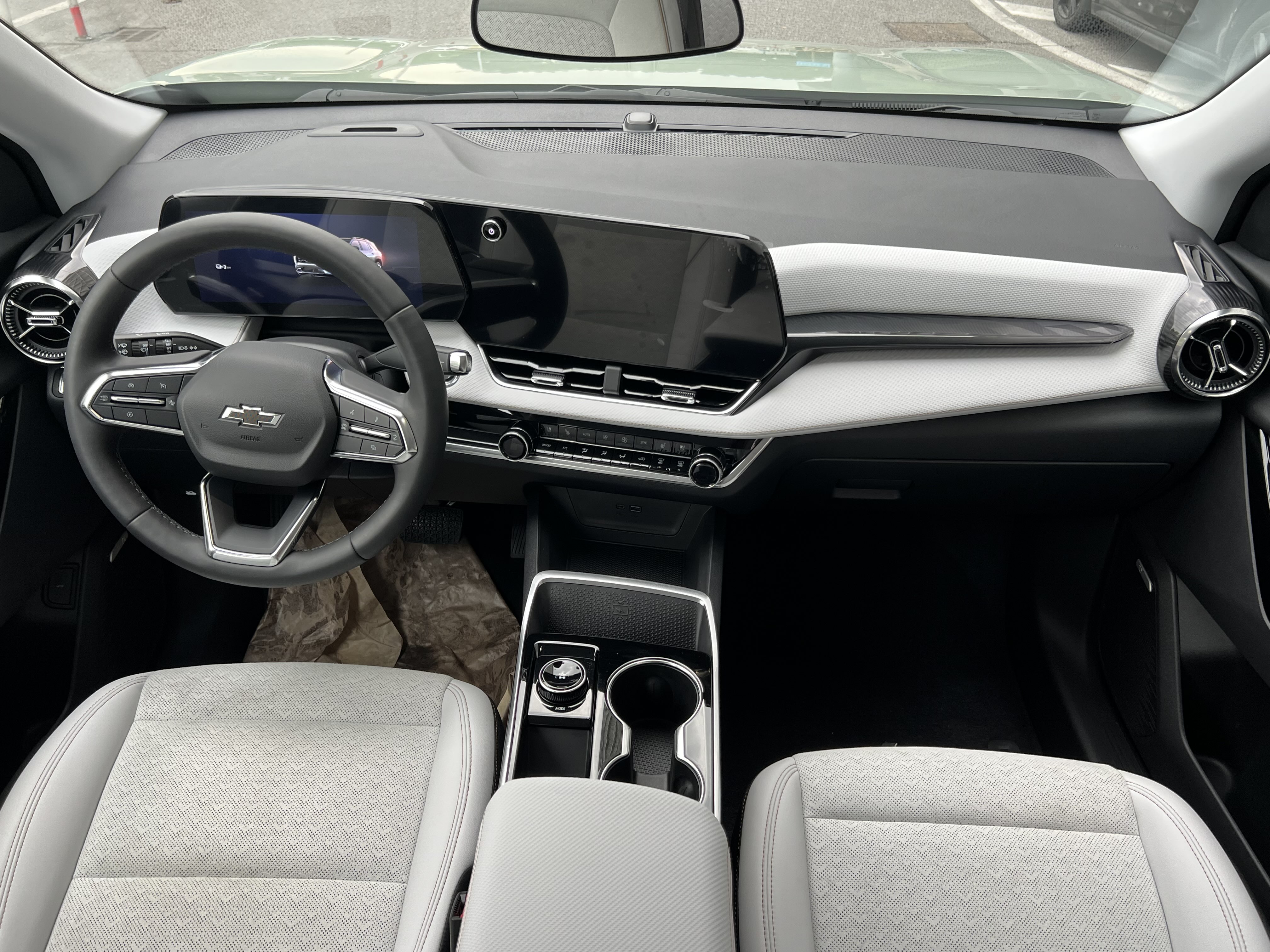 Chevrolet Equinox Plus 2025 car image #15