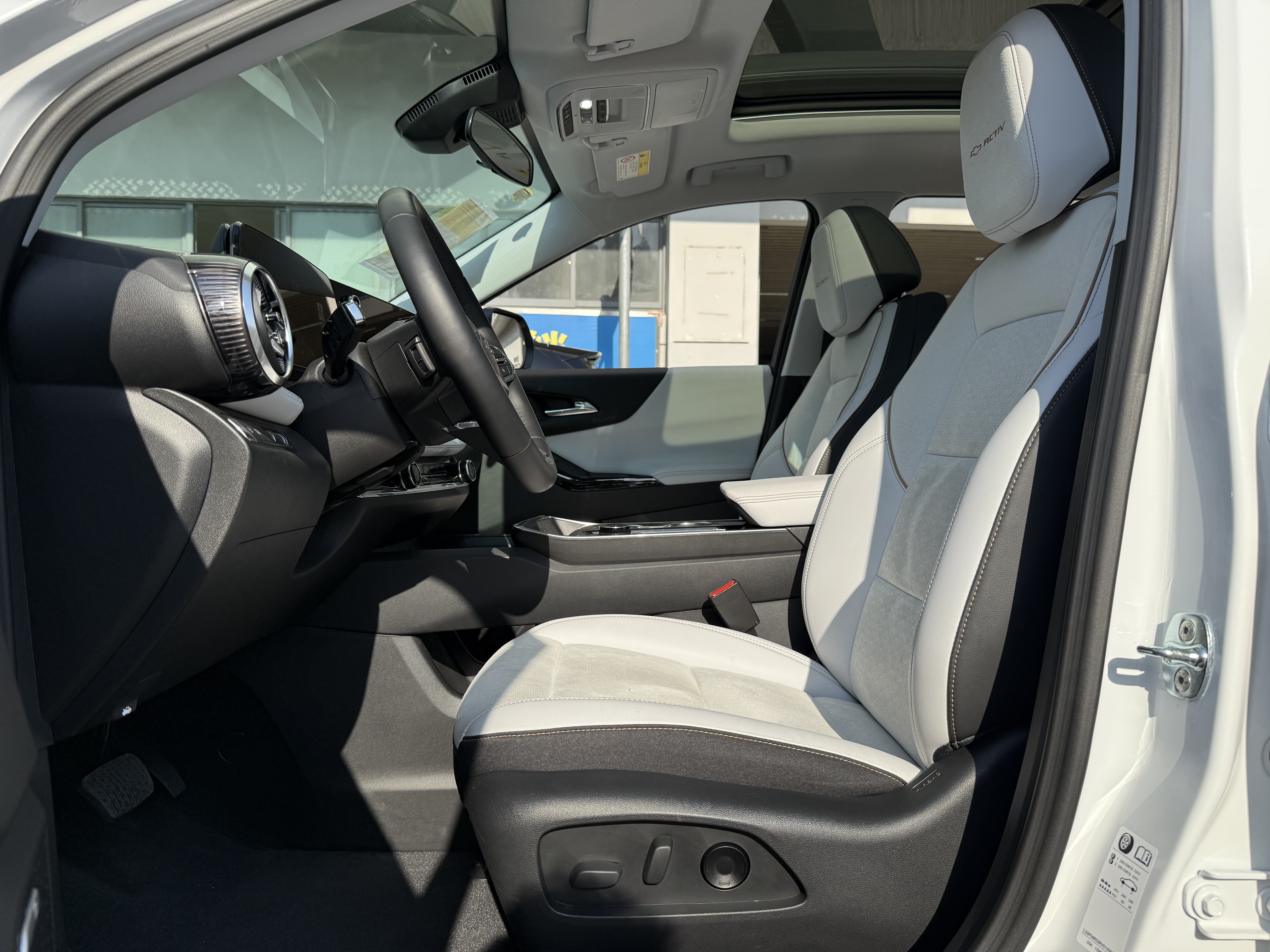 Chevrolet Equinox Plus 2025 car image #15