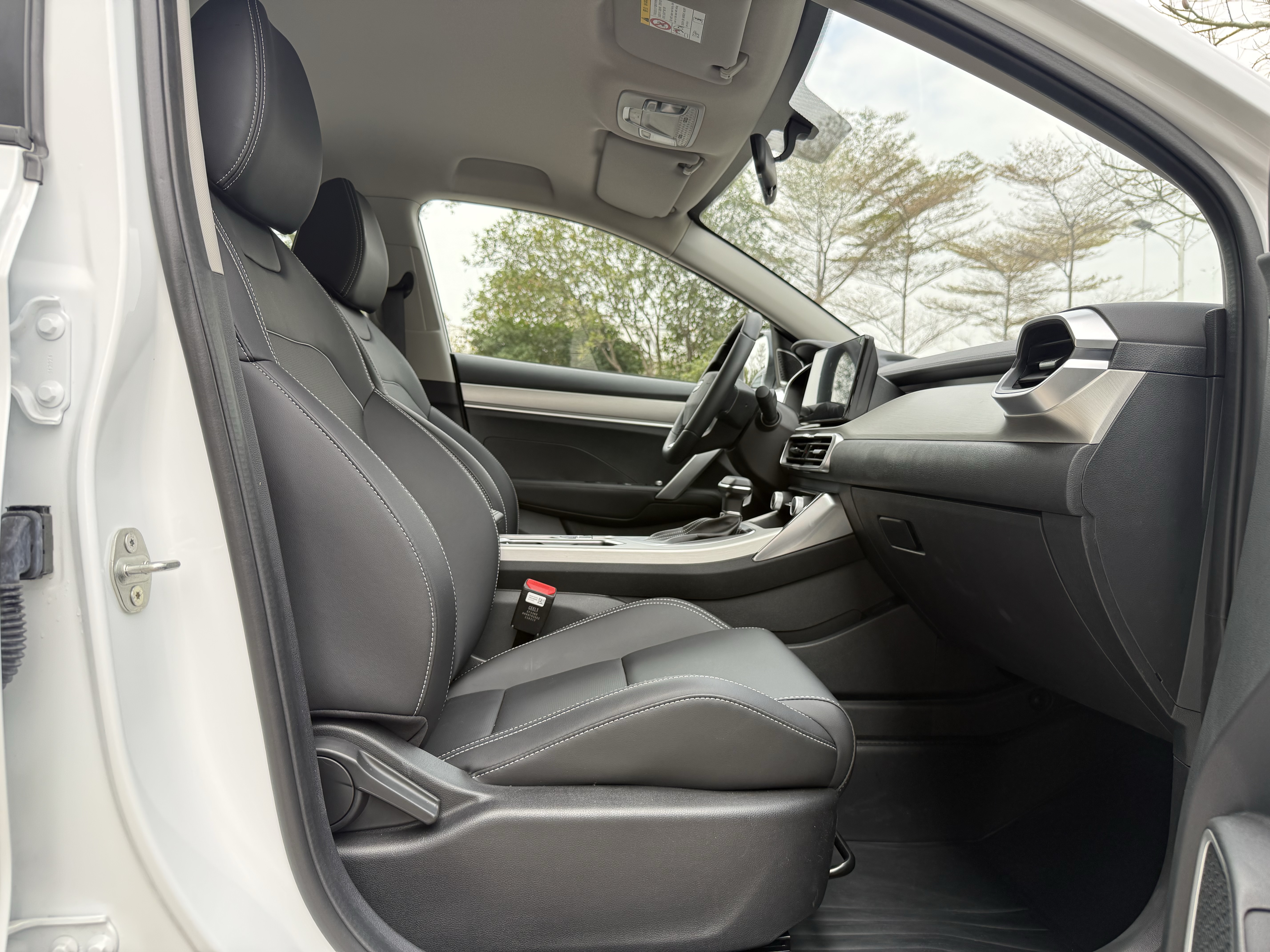GEELY Coolray 2025 car image #15