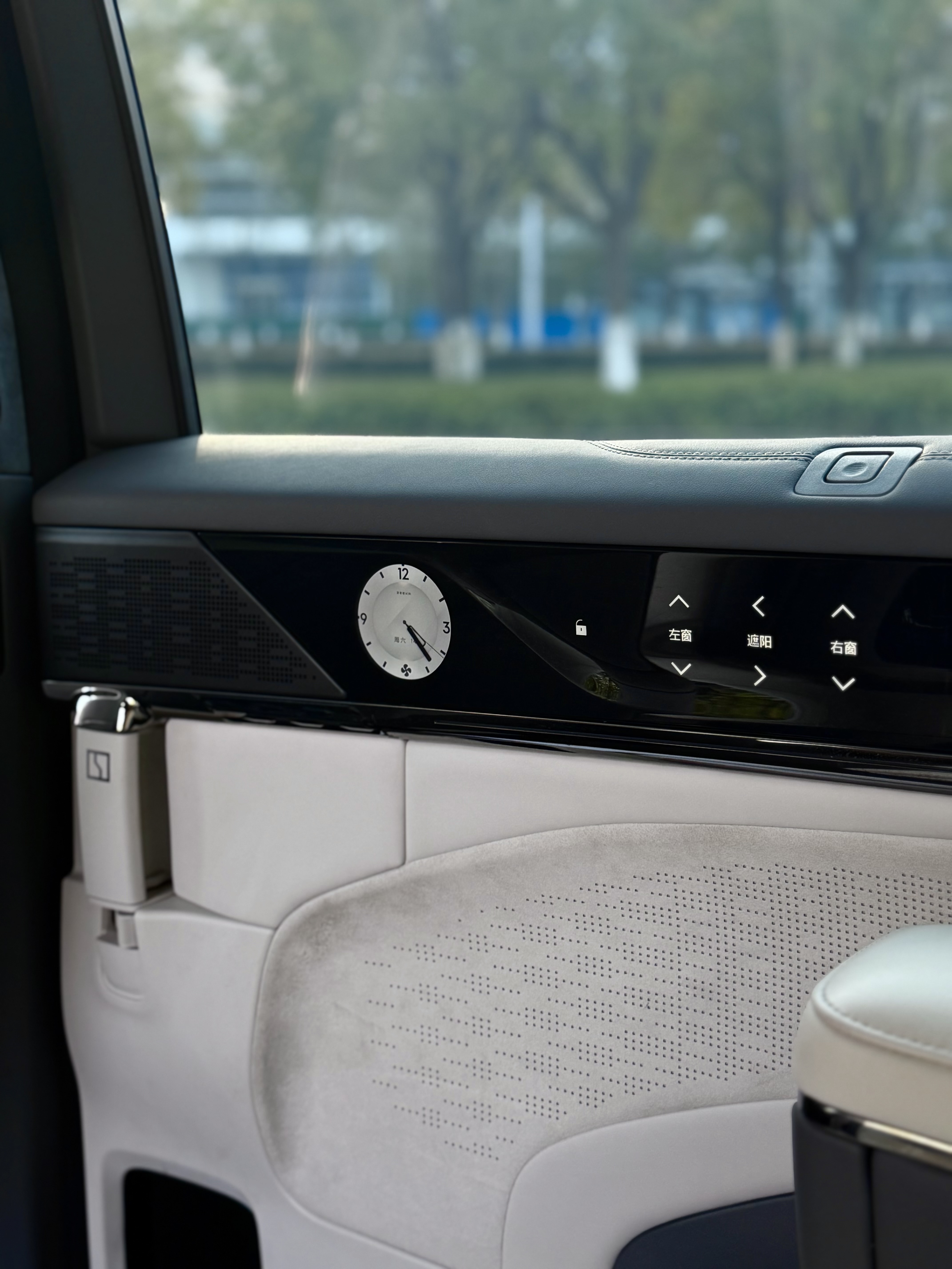 极氪 极氪009 2024 汽车图片 #15