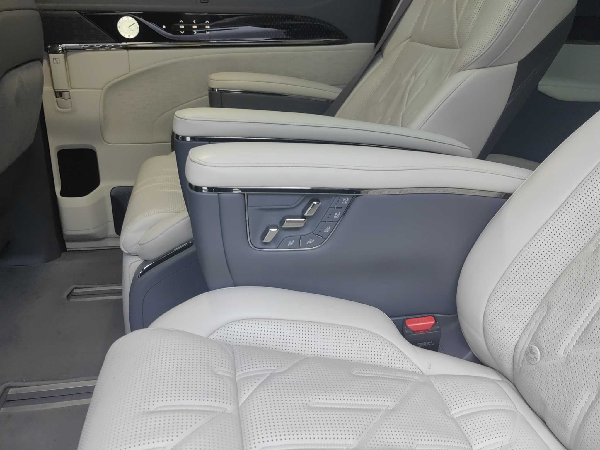 极氪 极氪009 2024 汽车图片 #15